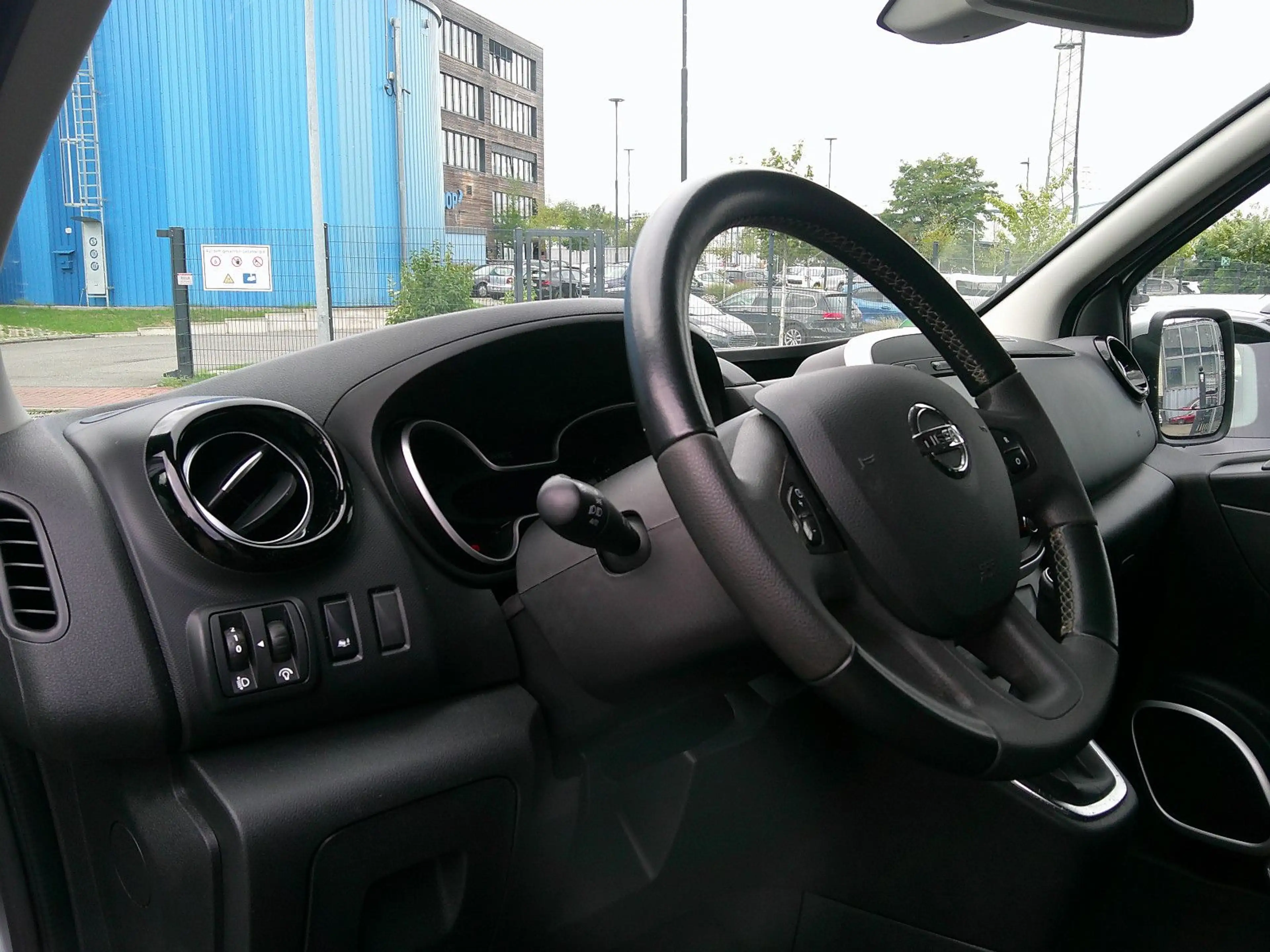 Nissan NV300 Kombi L1H1 2,7t PREMIUM 2.0 — photo 5