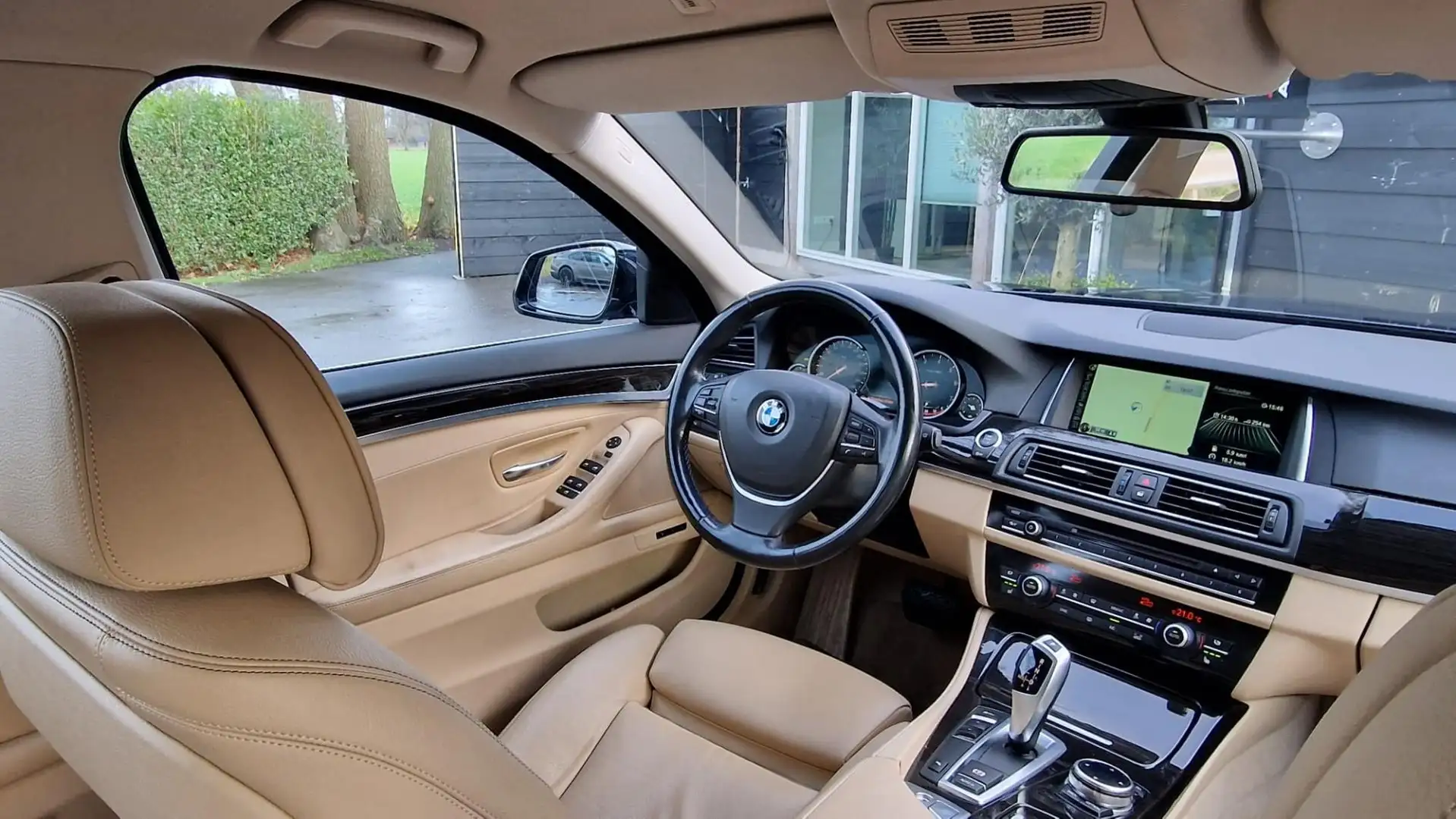 BMW 520 5-serie Touring 520i High Executive NL Auto I NAP Blauw - 2