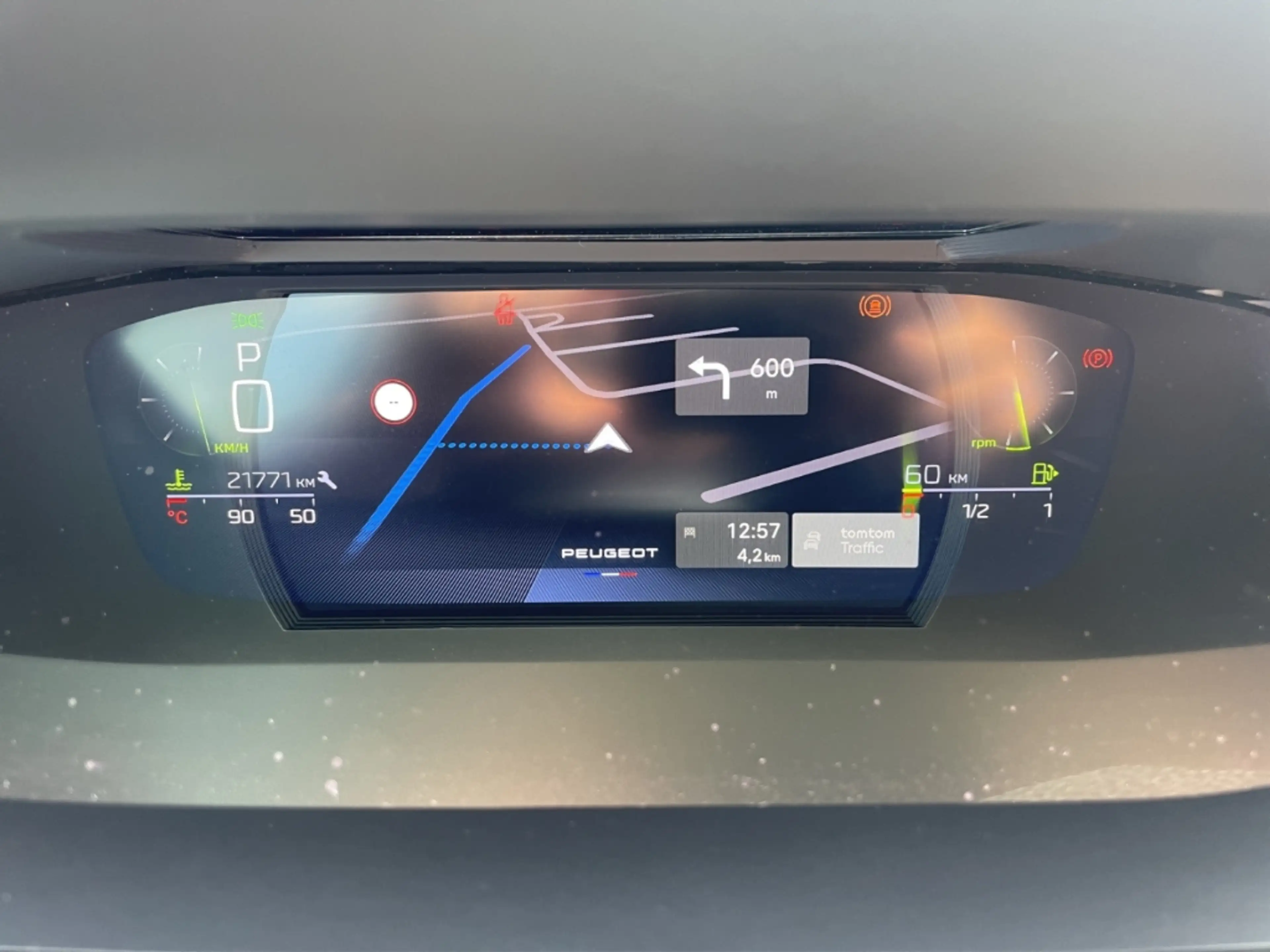 Peugeot 408 GT PT130 EAT8 El. Panodach El. Sitz Focal Kamera L — photo 15