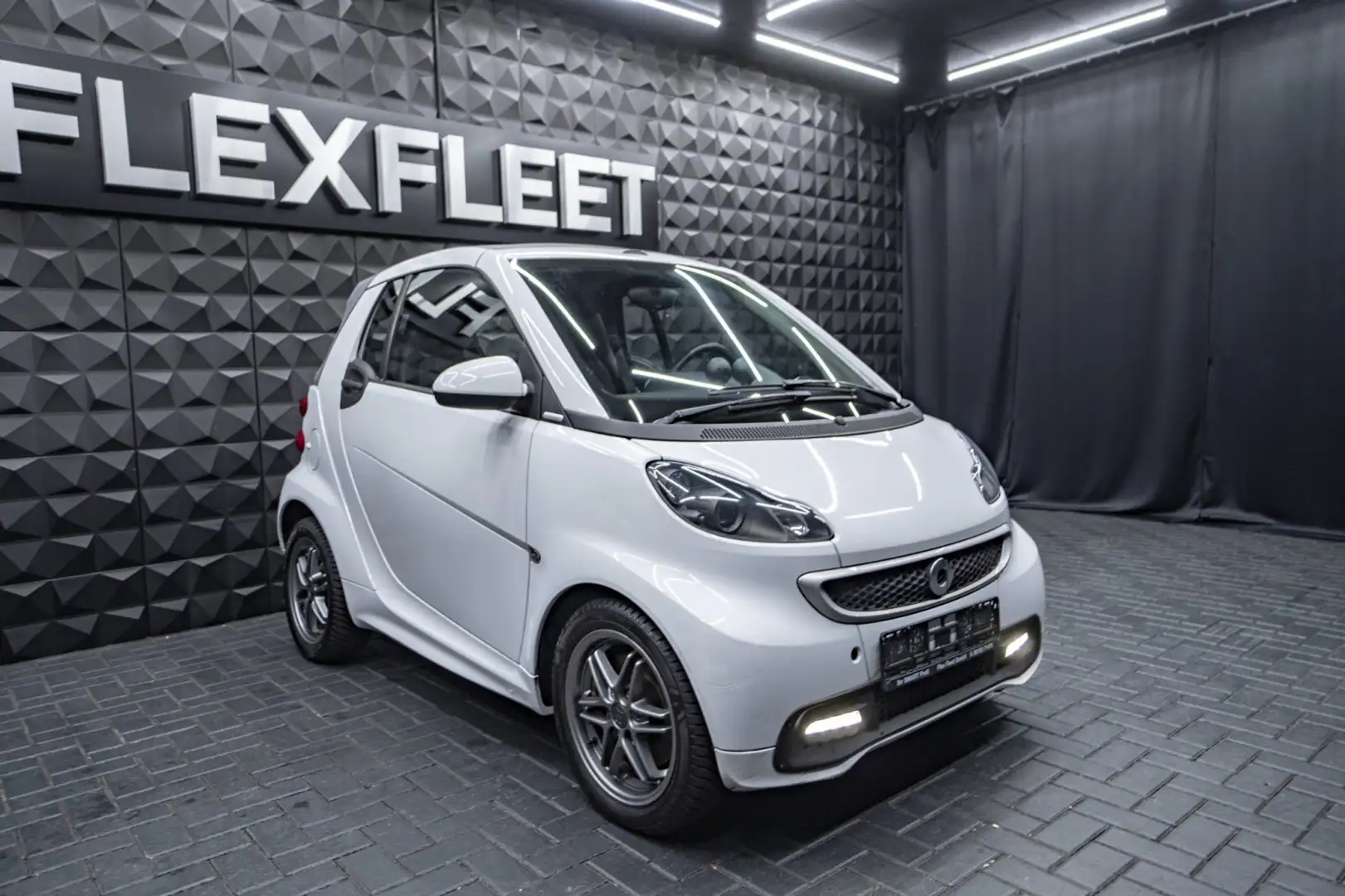 smart forTwo Brabus Tailor made Pulse Klima Shz Uhr F1 Weiß - 2