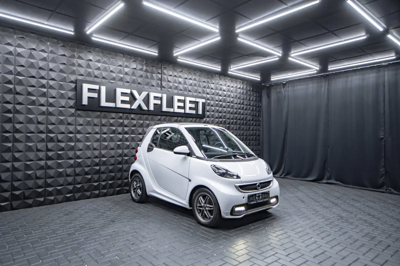 smart forTwo Brabus Tailor made Pulse Klima Shz Uhr F1 Weiß - 1