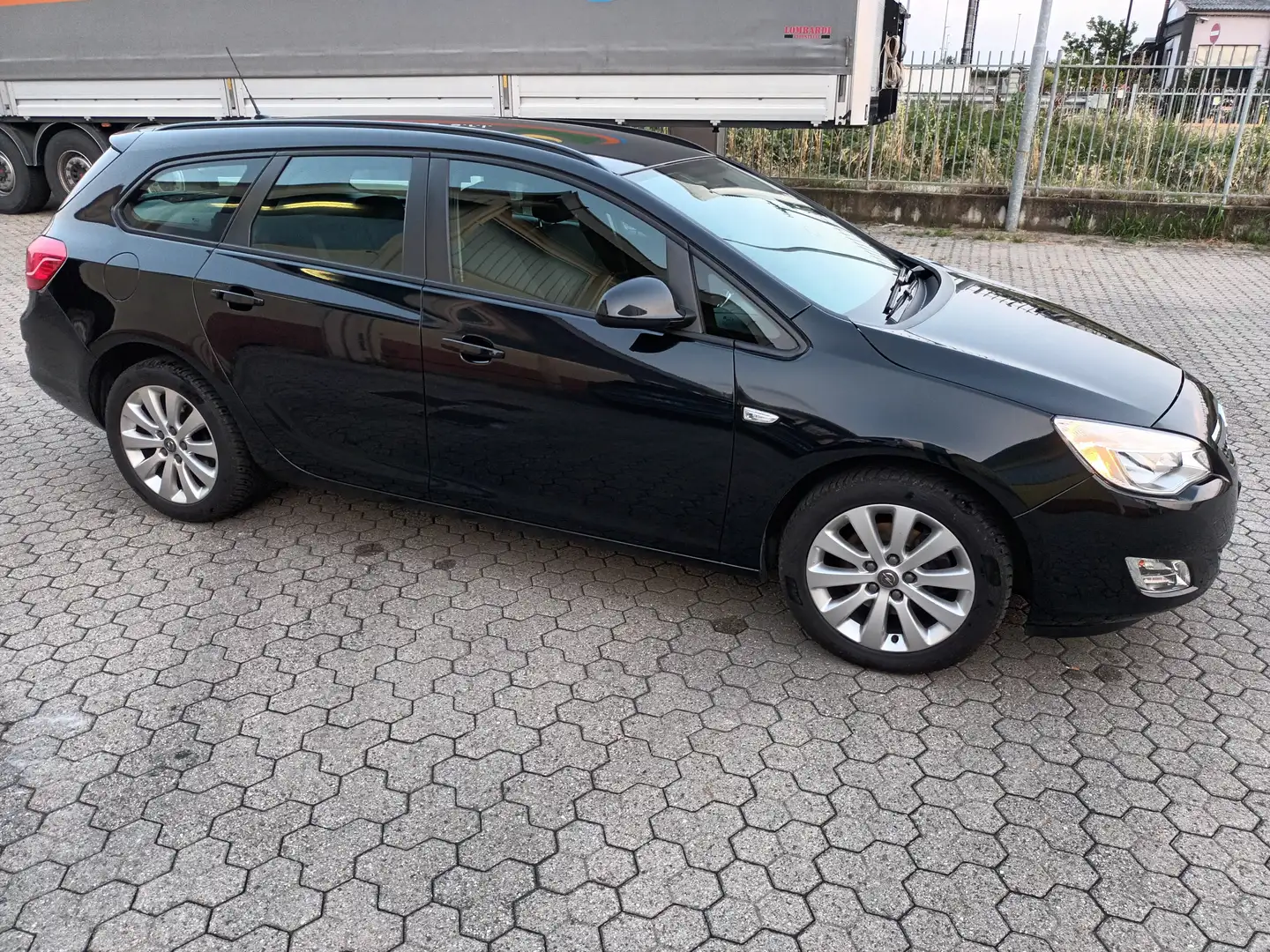 Opel Astra Astra J Sports Tourer 1.7 cdti Cosmo 110cv Nero - 2