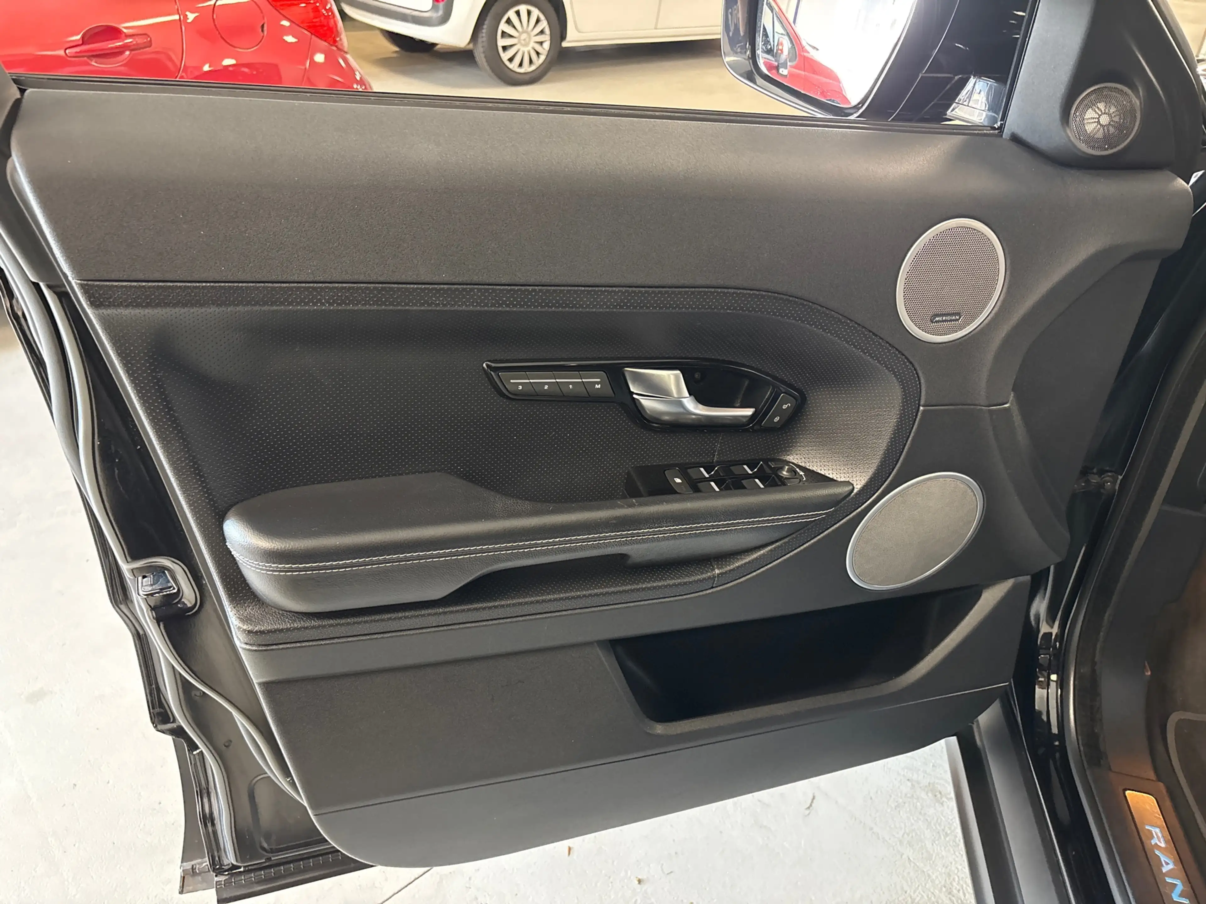 Land Rover Range Rover Evoque 2.0 Si 4WD Prestige — photo 9