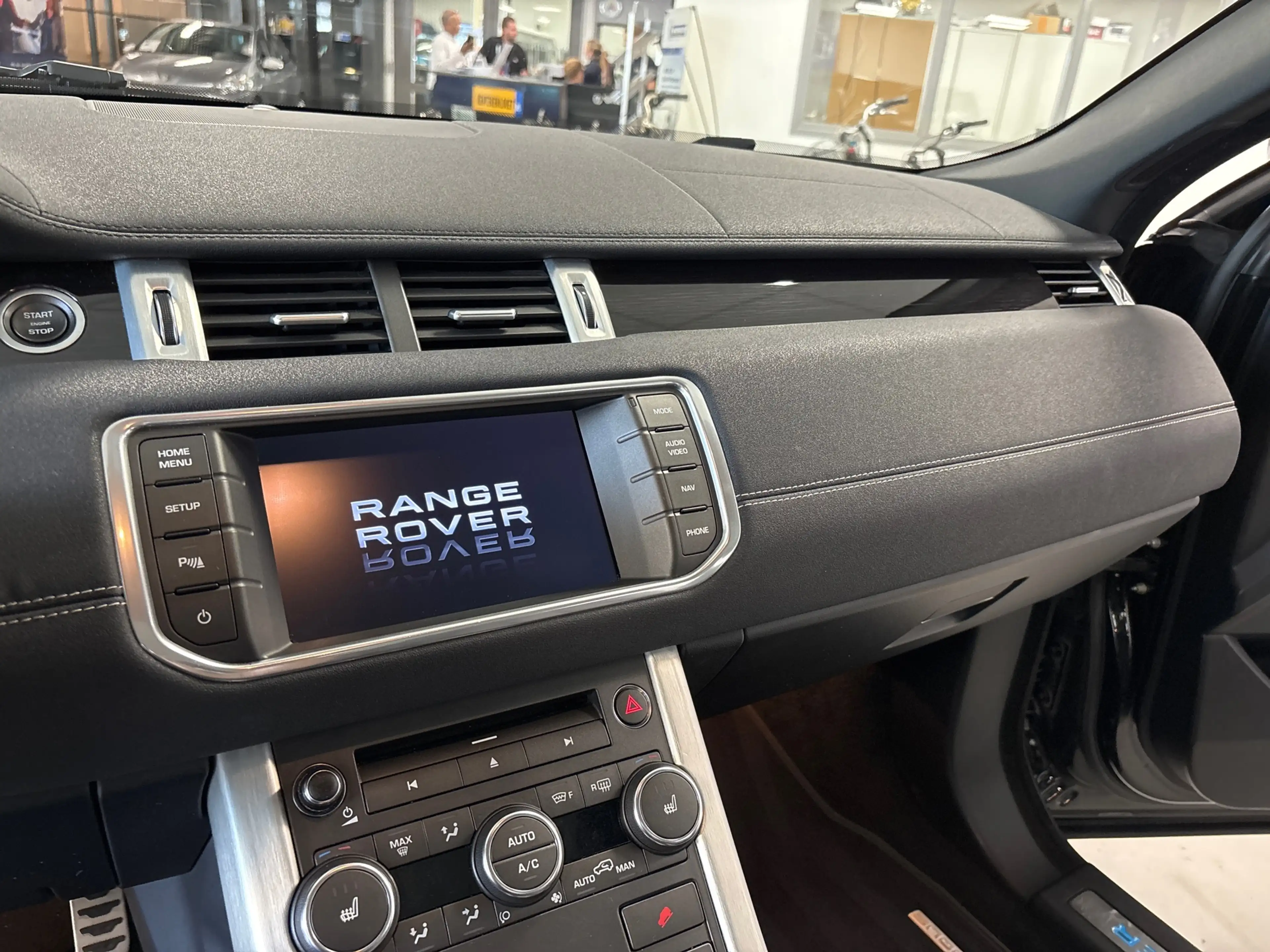 Land Rover Range Rover Evoque 2.0 Si 4WD Prestige — photo 12