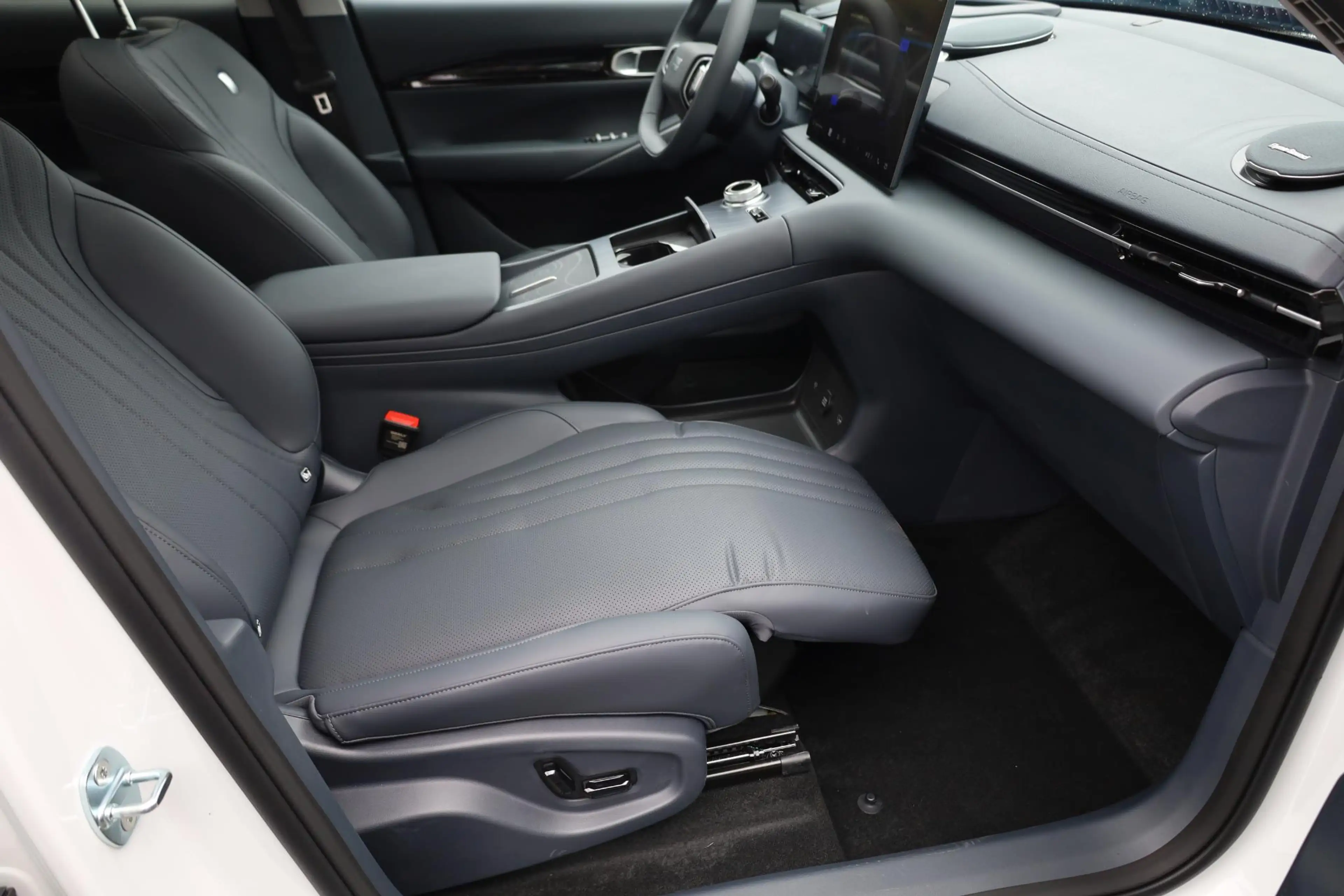 Geely E5 Max+ 68 kWh ZWART-LEDER! 475KM-RIJBEREIK PANO MASS — photo 46