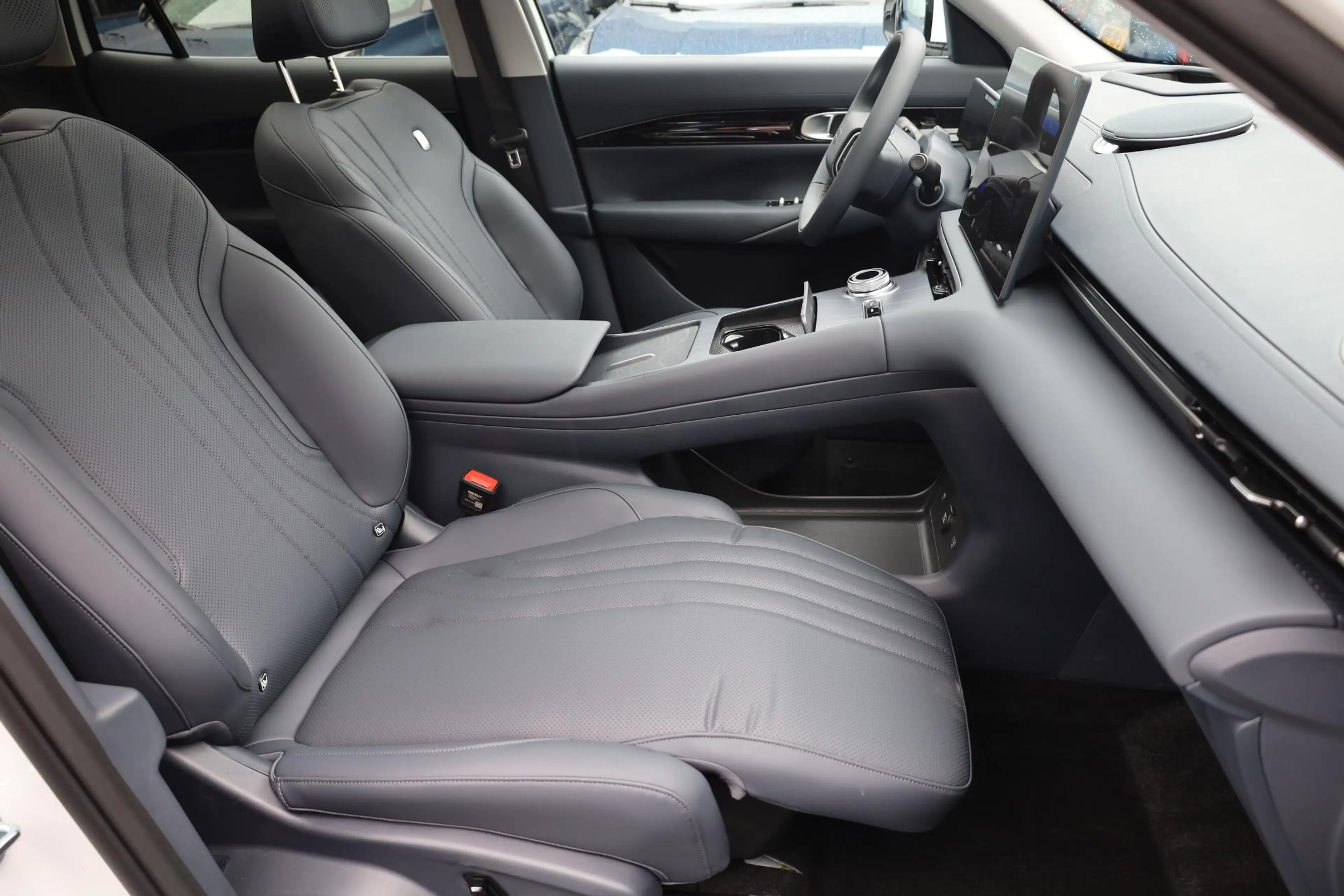 Geely E5 Max+ 68 kWh ZWART-LEDER! 475KM-RIJBEREIK PANO MASS — photo 8
