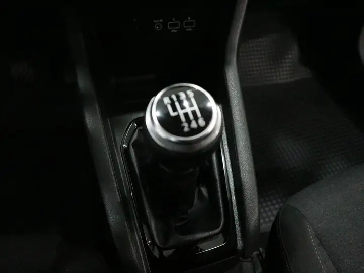 Renault Clio 2023, foto 17