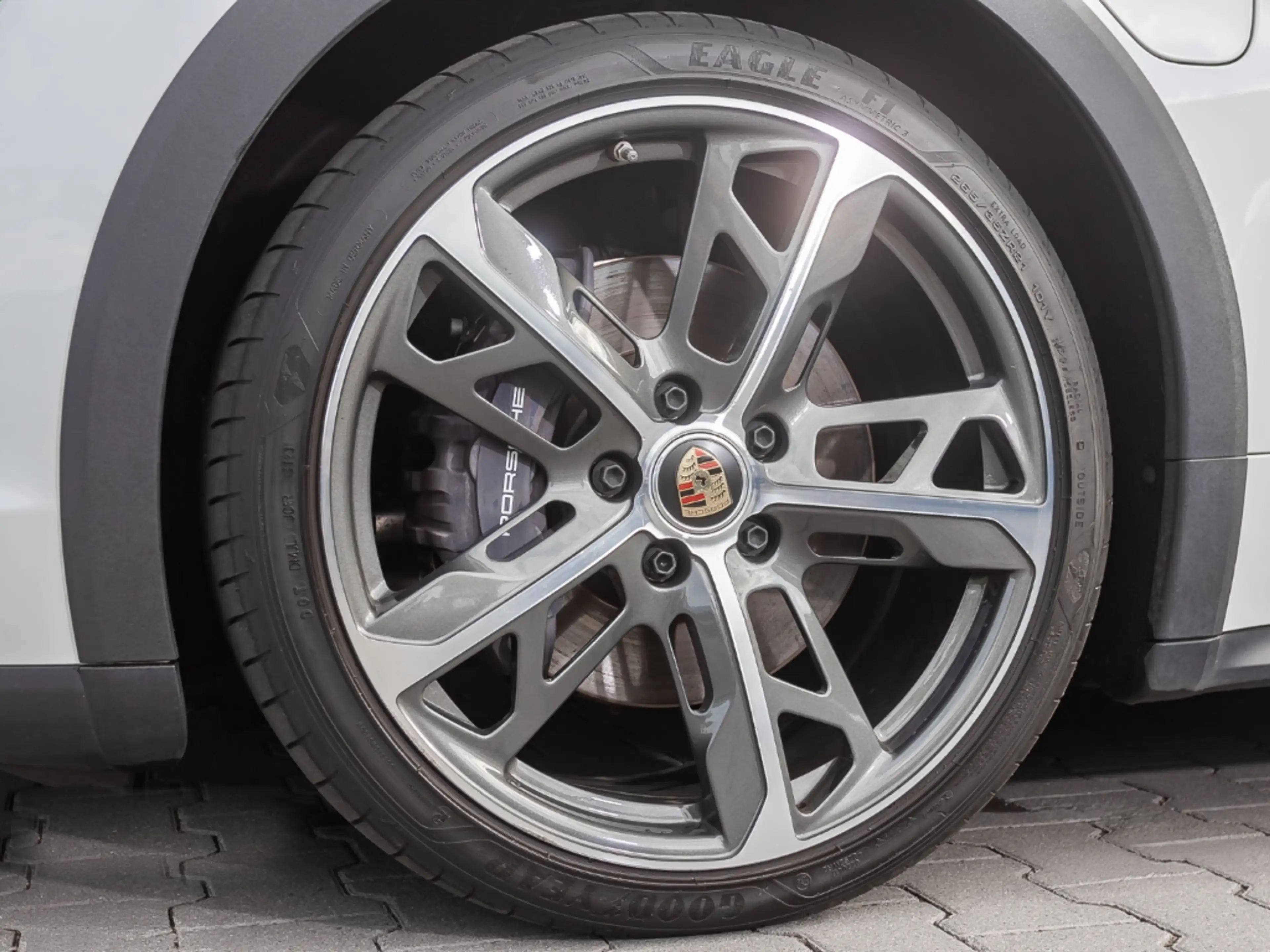 Porsche Taycan 4 Cross Turismo — photo 6
