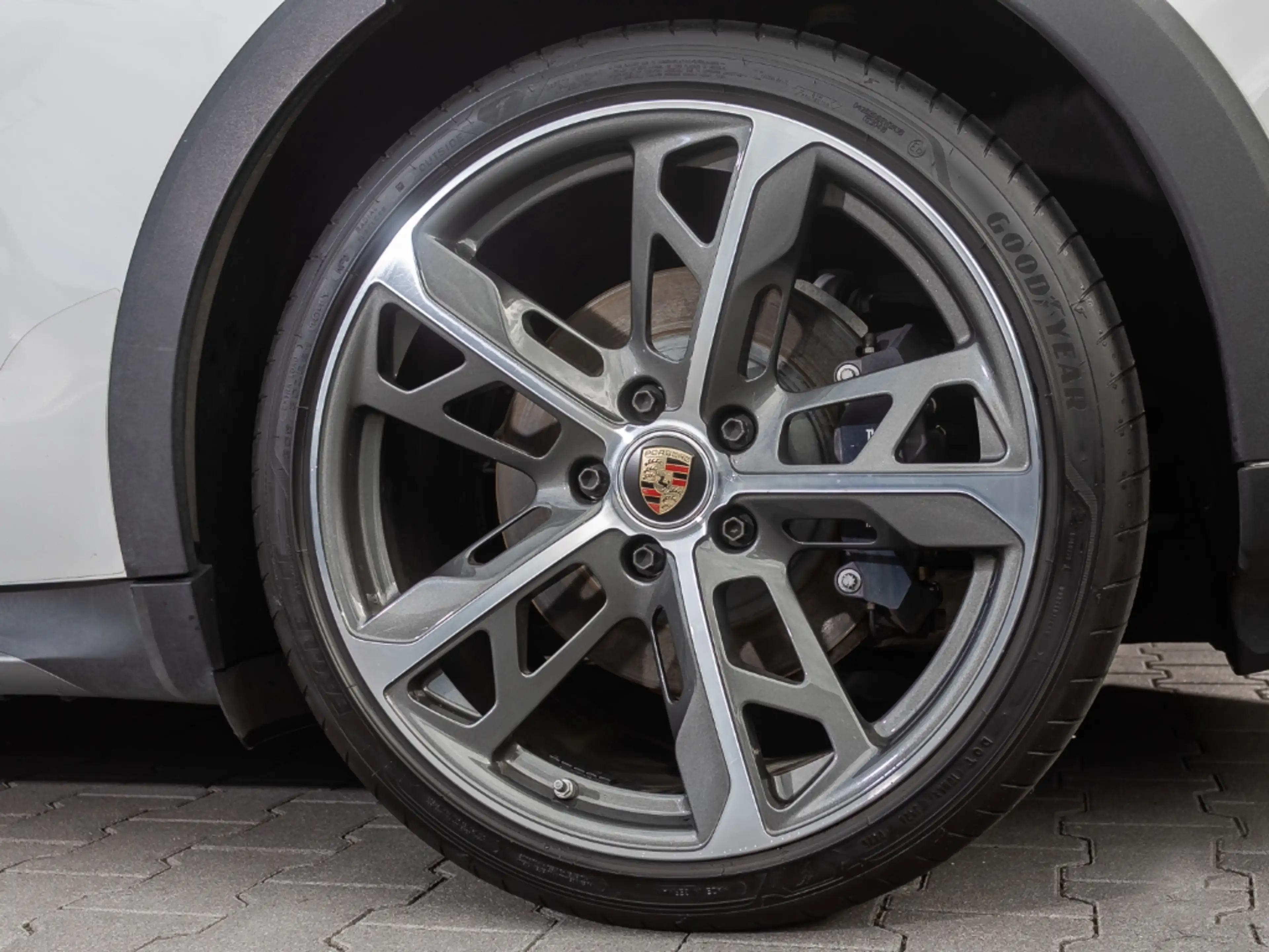 Porsche Taycan 4 Cross Turismo — photo 7
