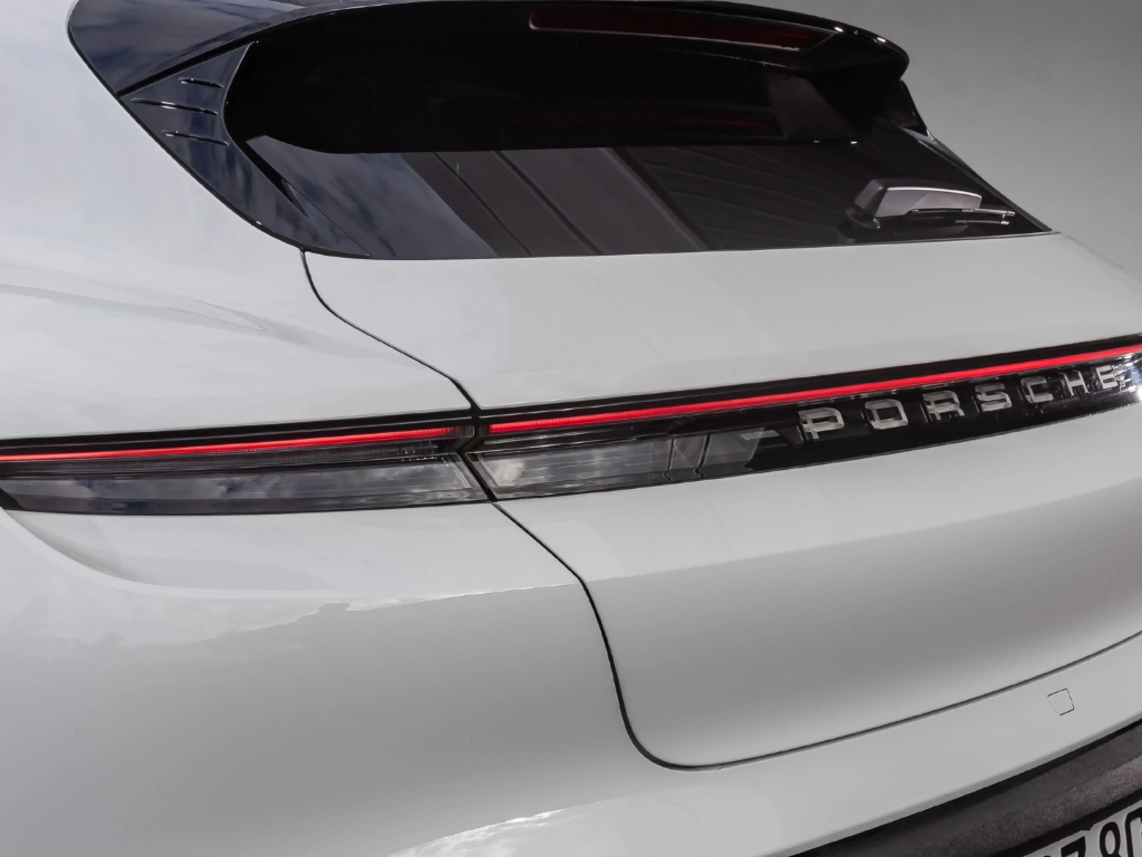 Porsche Taycan 4 Cross Turismo — photo 9
