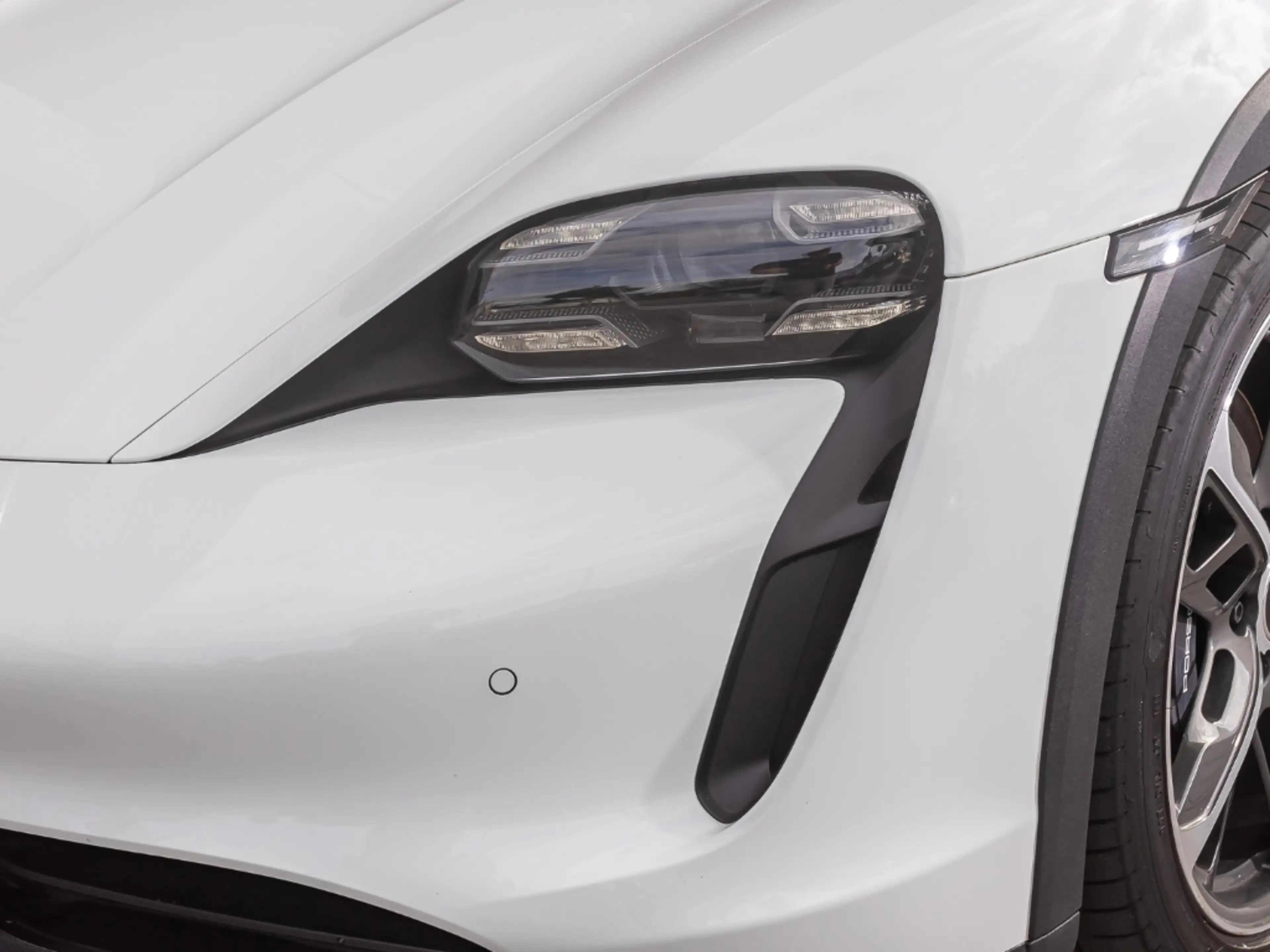 Porsche Taycan 4 Cross Turismo — photo 10