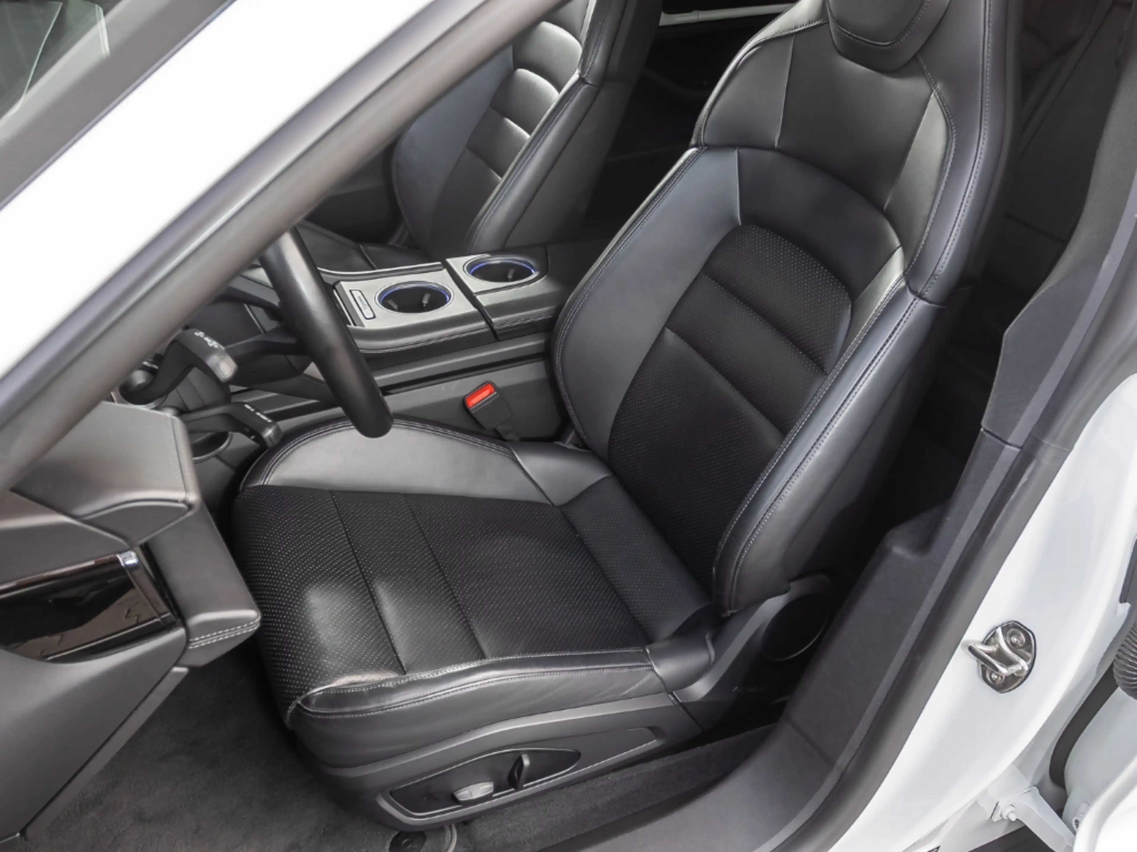 Porsche Taycan 4 Cross Turismo — photo 12