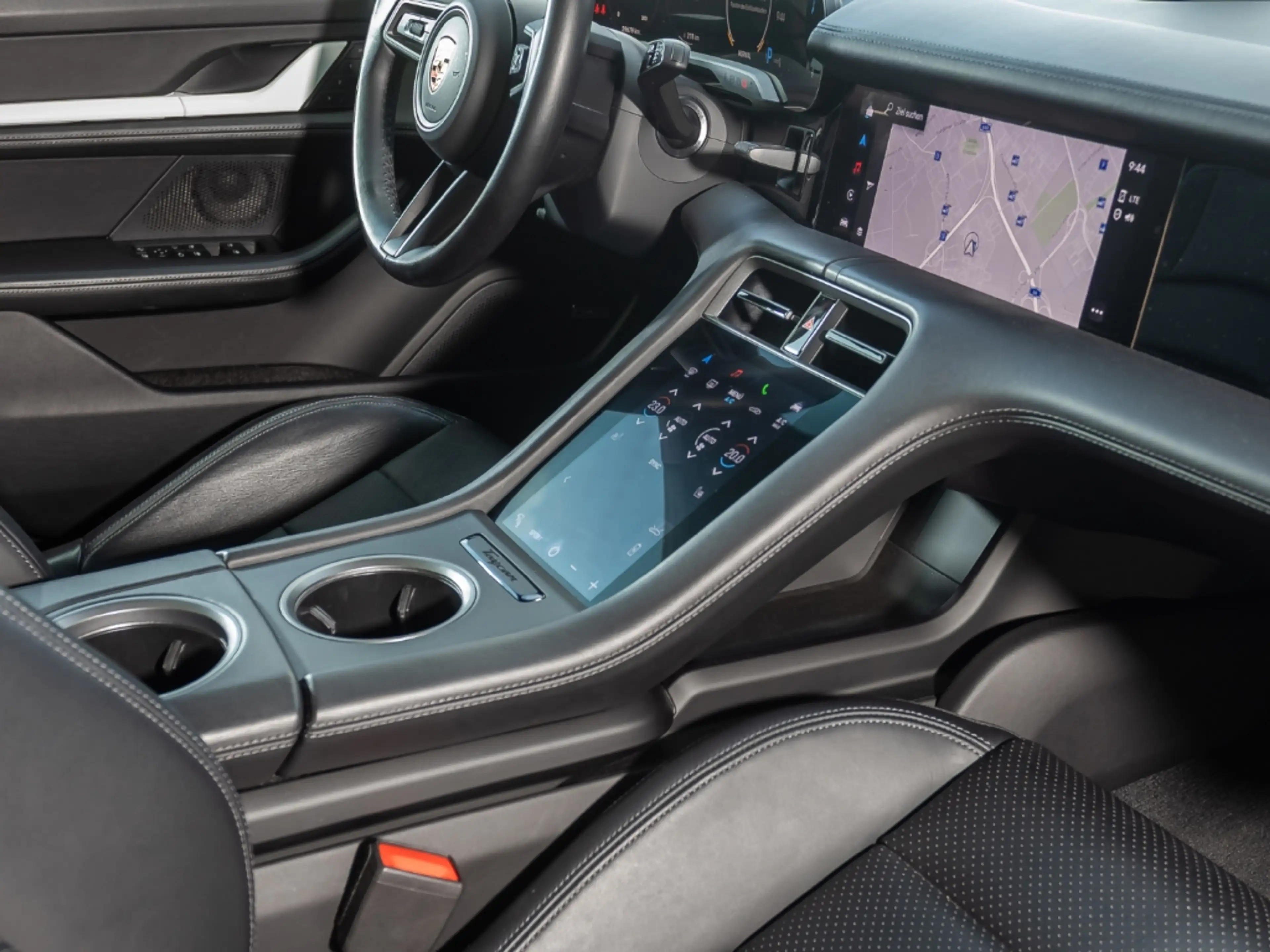 Porsche Taycan 4 Cross Turismo — photo 14