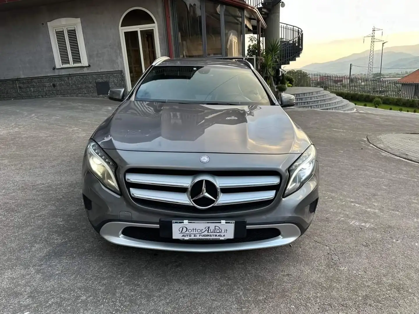 Mercedes-Benz GLA 200 d (cdi) Sport auto Grigio - 2