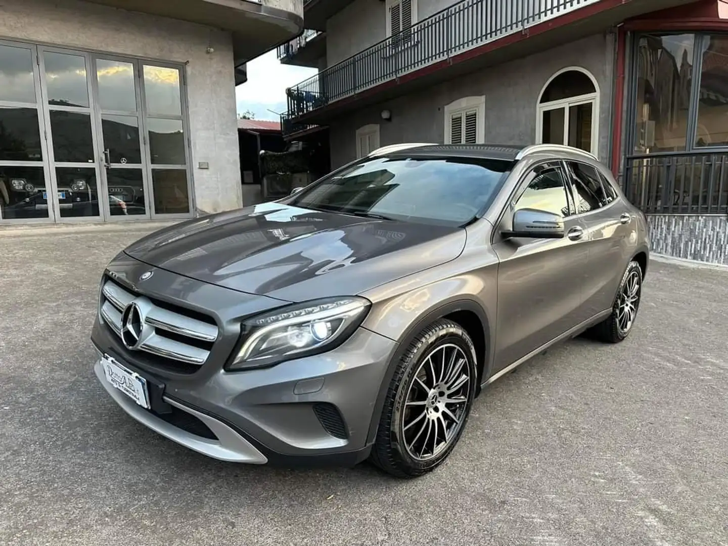 Mercedes-Benz GLA 200 d (cdi) Sport auto Grigio - 1