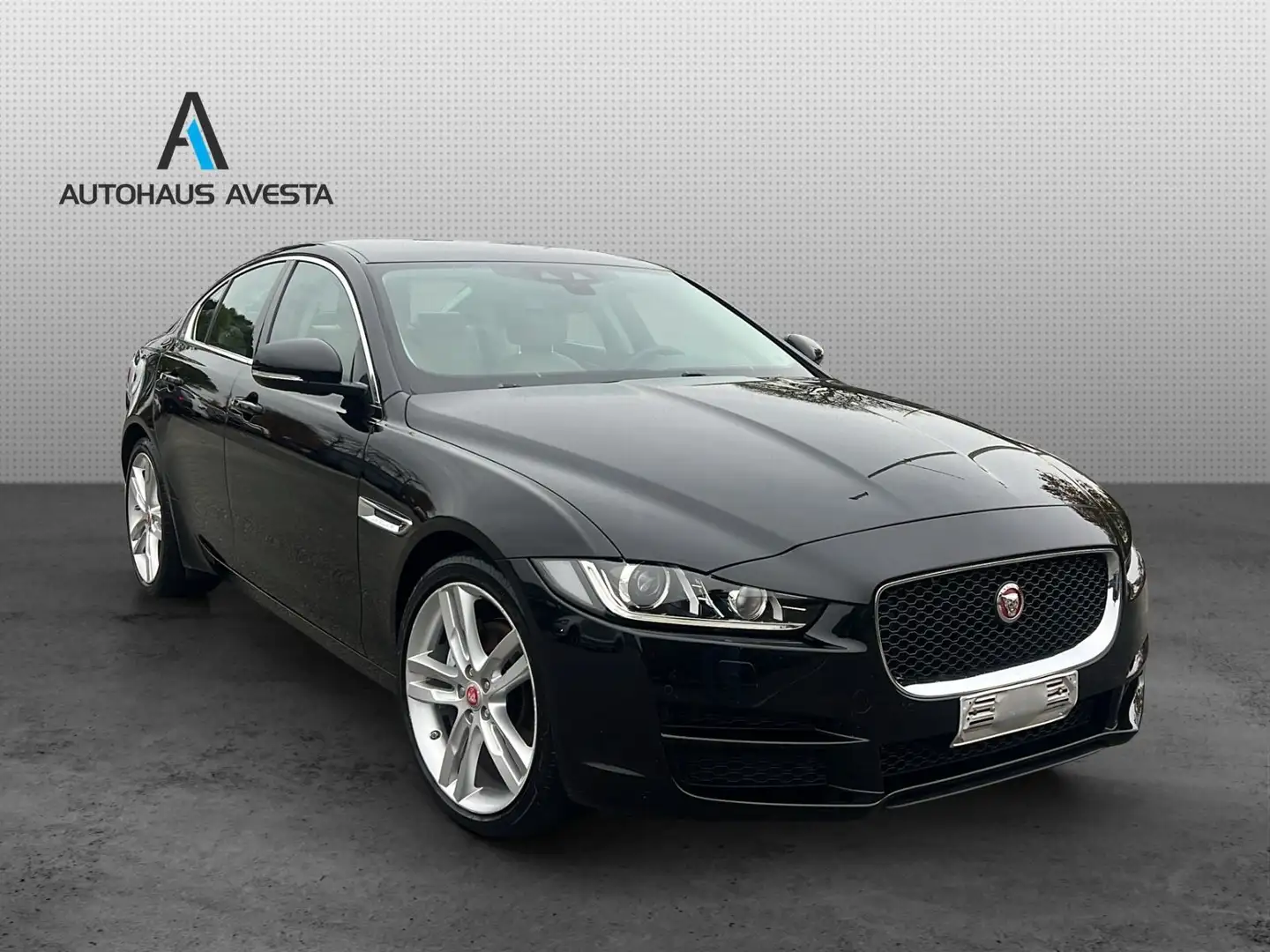 Jaguar XE 2.0d PRESTIGE / 1.HAND/ 81.t.KM/ GARANTIE/ Noir - 2