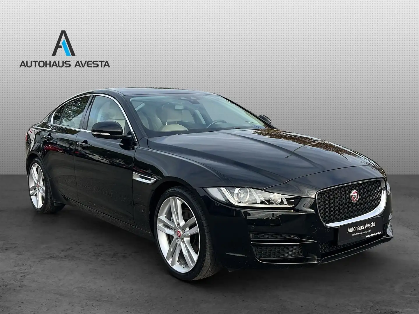 Jaguar XE 2.0d PRESTIGE / 1.HAND/ 81.t.KM/ GARANTIE/ Schwarz - 2