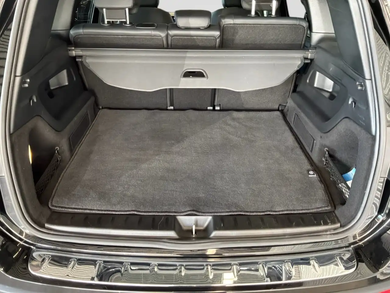 Mercedes-Benz EQB снимка Mercedes-Benz EQB