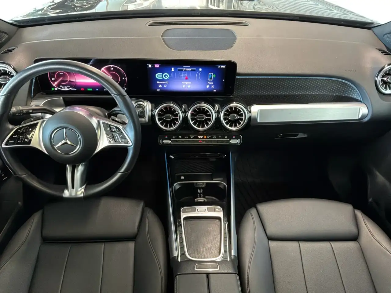Mercedes-Benz EQB снимка Mercedes-Benz EQB