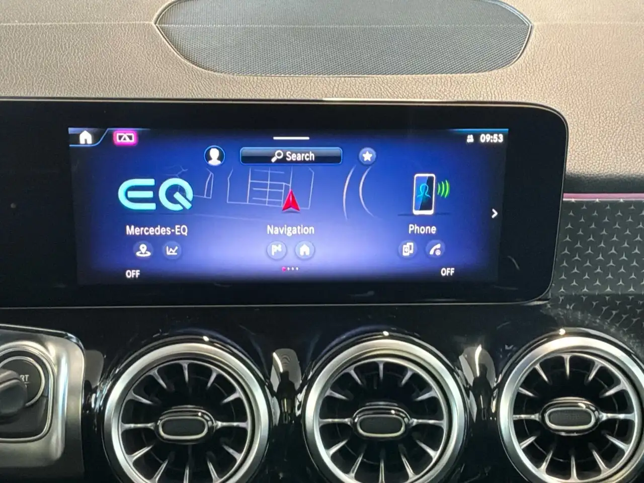 Mercedes-Benz EQB снимка Mercedes-Benz EQB