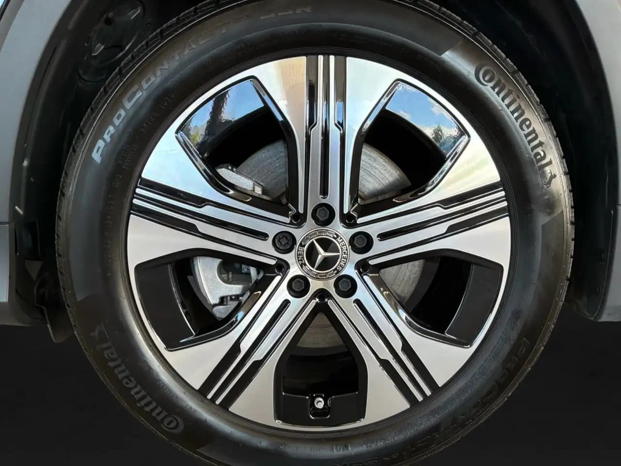 Mercedes-Benz EQB снимка Mercedes-Benz EQB
