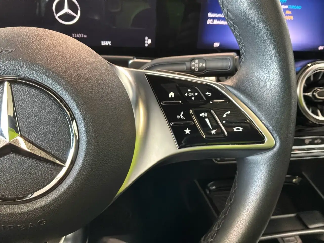 Mercedes-Benz EQB снимка Mercedes-Benz EQB
