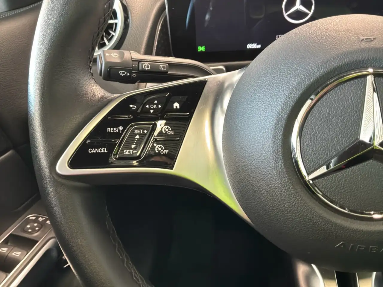 Mercedes-Benz EQB снимка Mercedes-Benz EQB