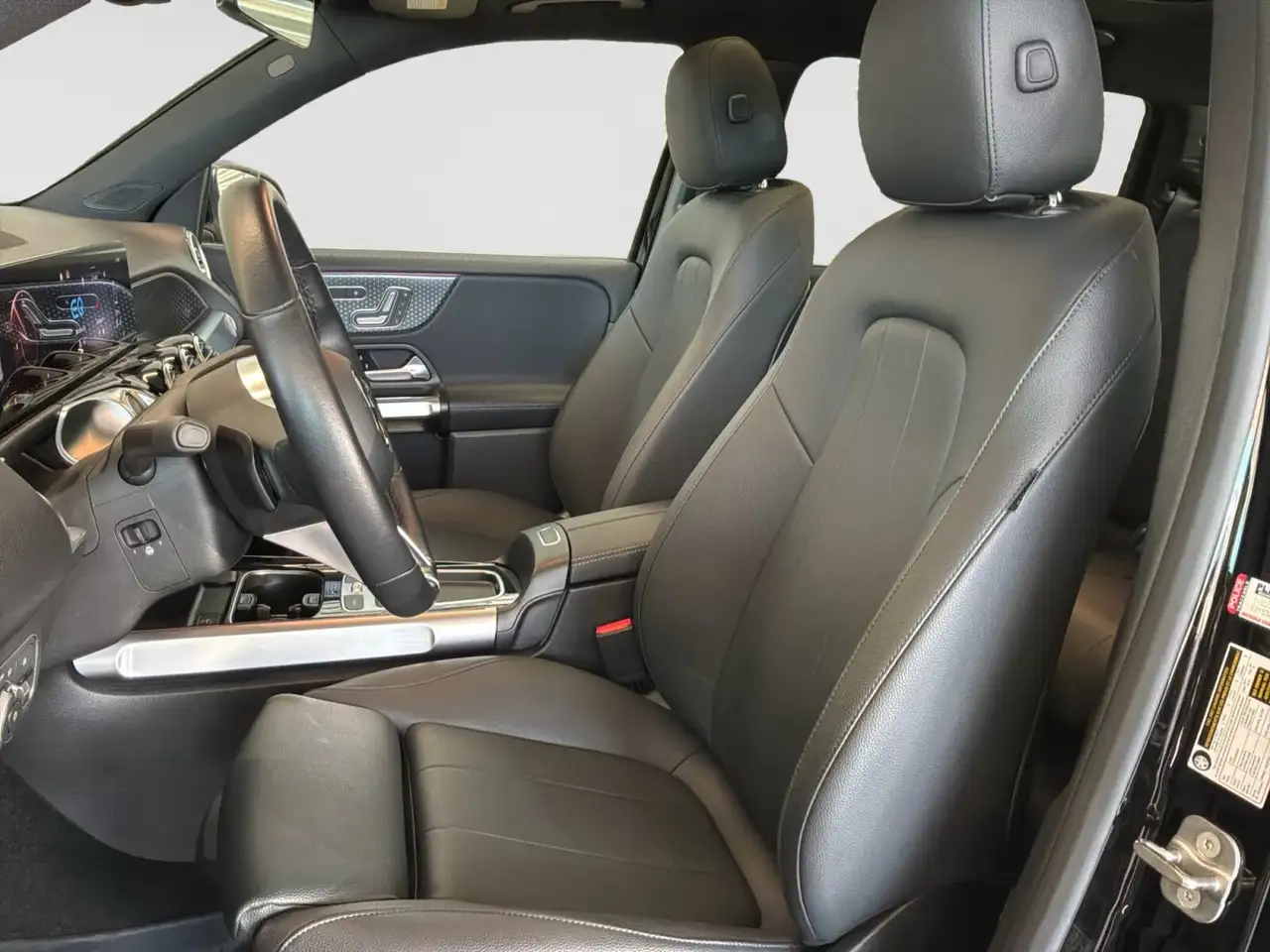 Mercedes-Benz EQB снимка Mercedes-Benz EQB