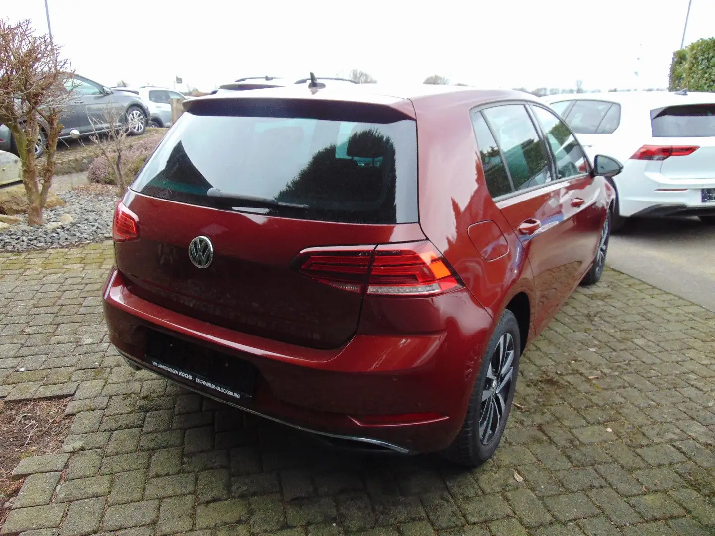 Volkswagen Golf 1.0 TSI OPF IQ.DRIVE Rot - 2