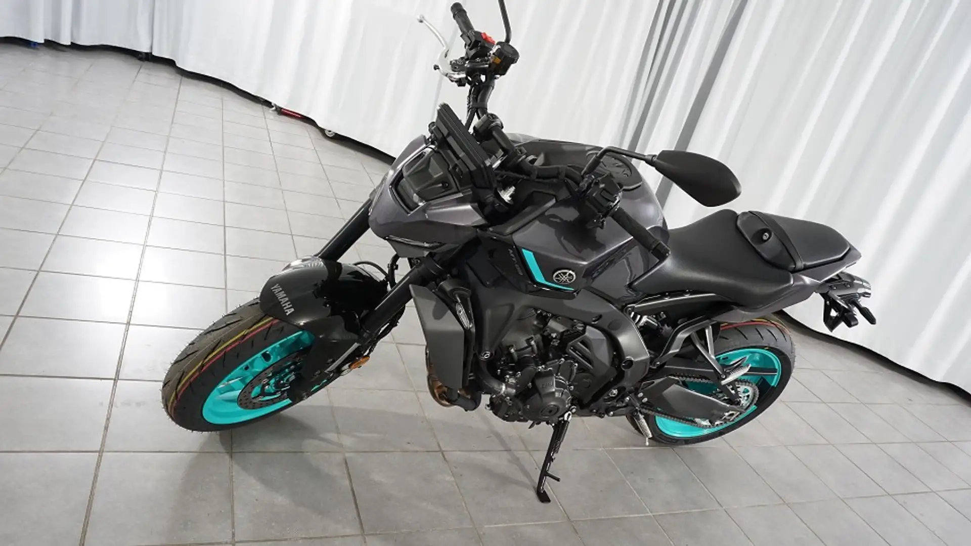 Yamaha MT-09 Y-AMT 2024 35KW / 70KW Navigation Garmin Gris - 1