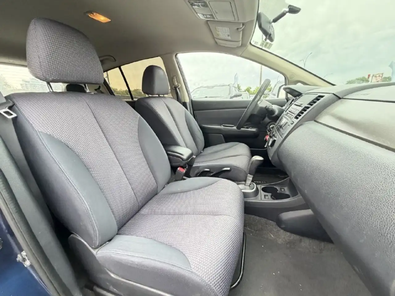 Nissan Versa снимка Nissan Versa