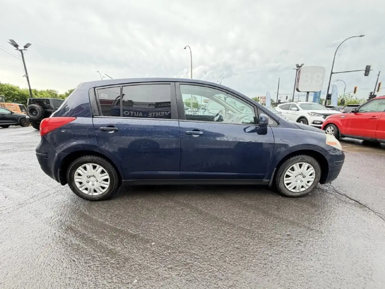 Nissan Versa снимка Nissan Versa
