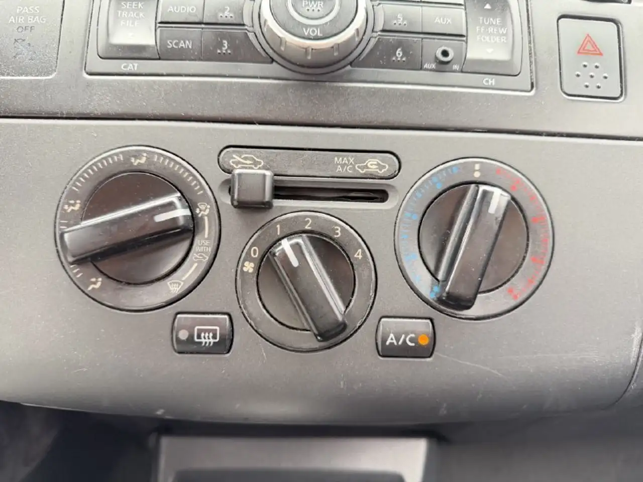 Nissan Versa снимка Nissan Versa
