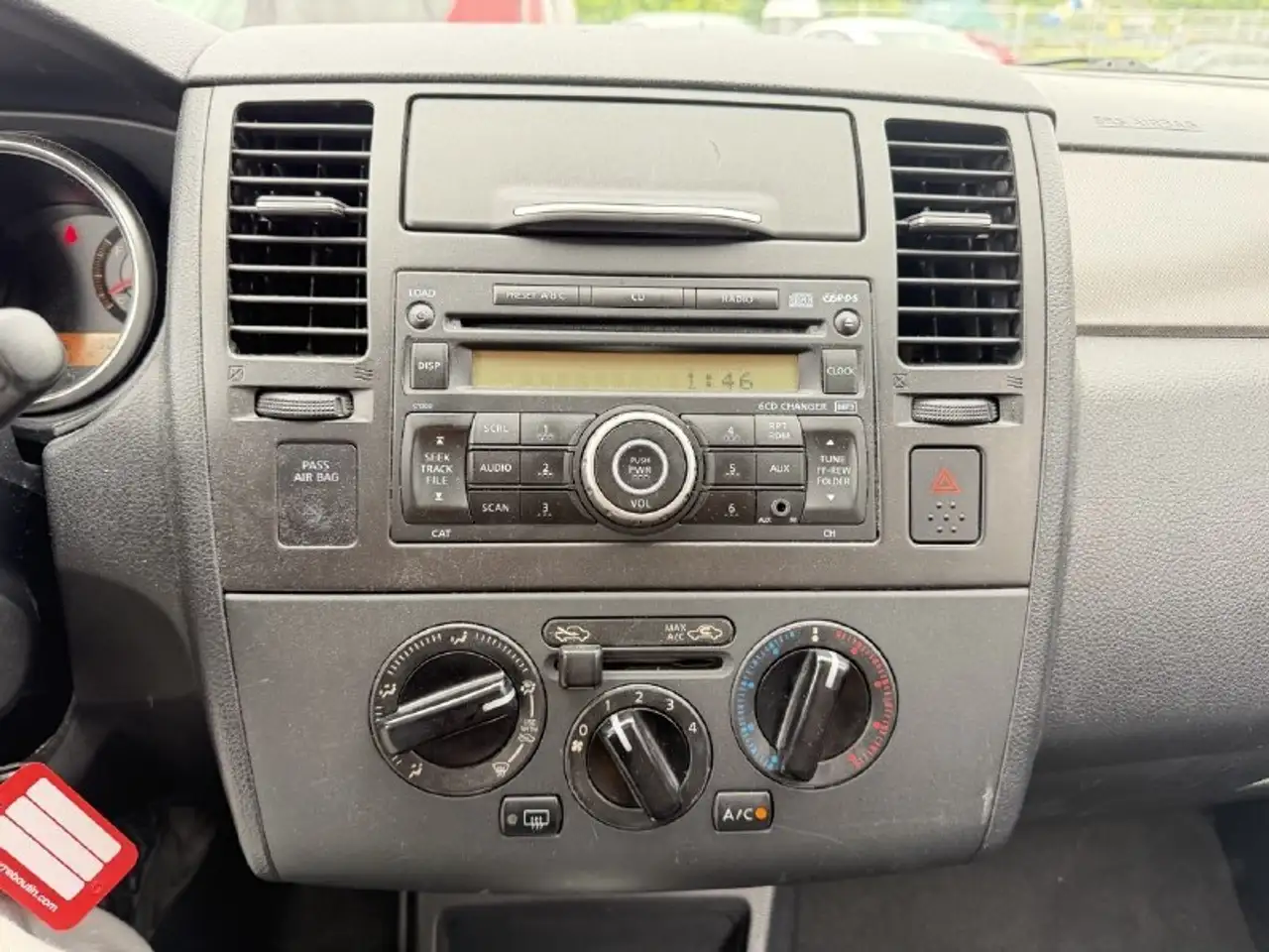 Nissan Versa снимка Nissan Versa