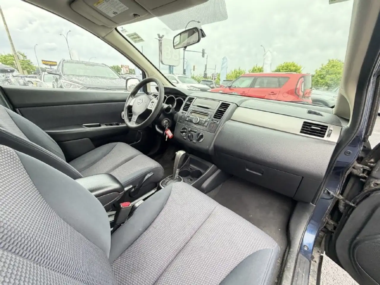 Nissan Versa снимка Nissan Versa