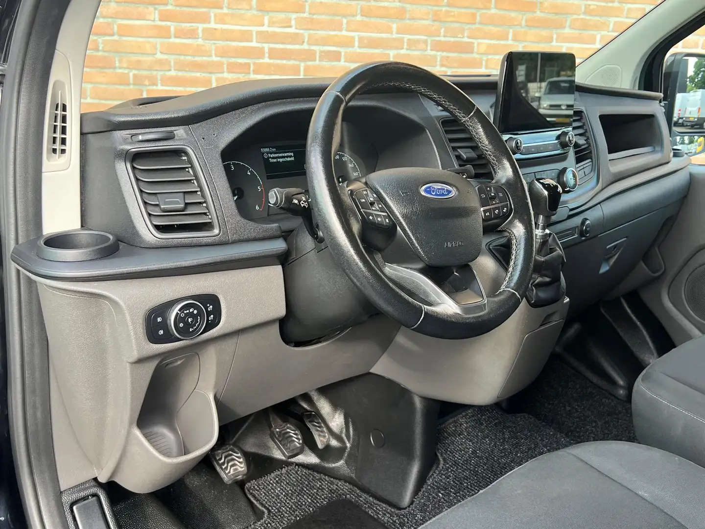 Ford Transit Custom 2.0TDCI 130PK Aut. / Carplay / Cruisecontrol / Eur Zwart - 2