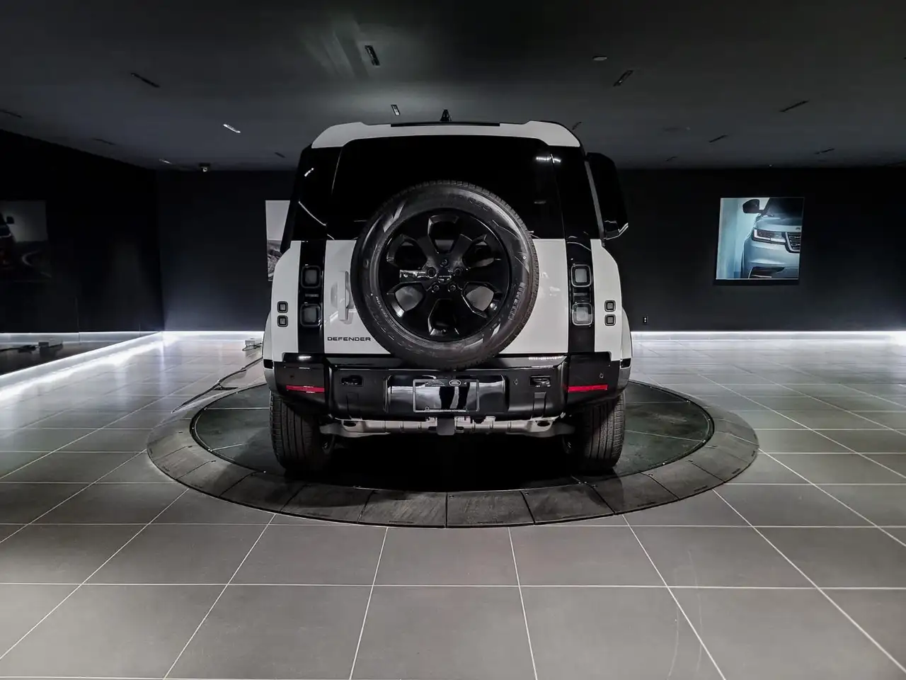 Land Rover Defender снимка Land Rover Defender