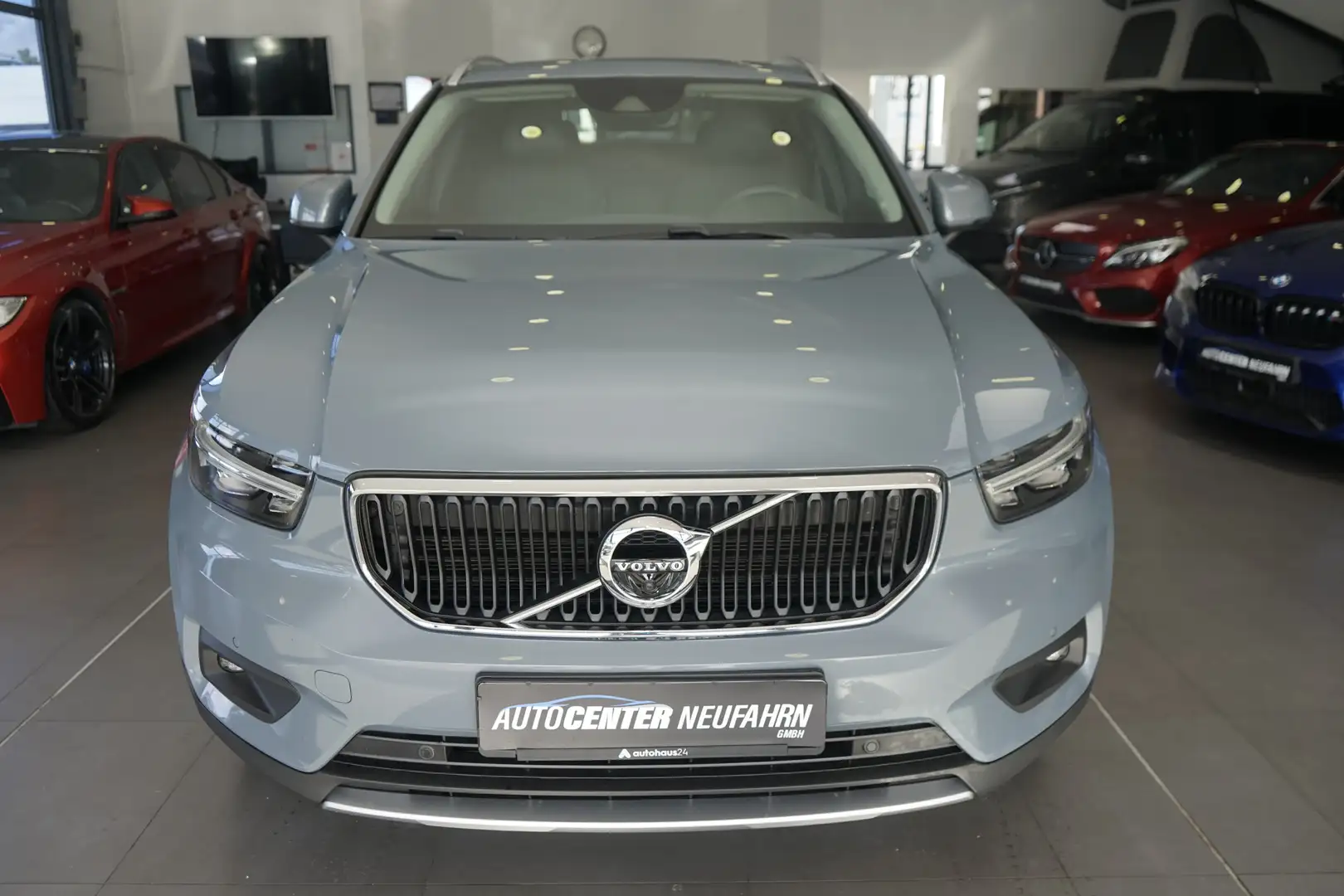 Volvo XC40 Momentum Pro 2WD+NAVI+PANO+TOT WINKEL+KAMERA Grau - 2