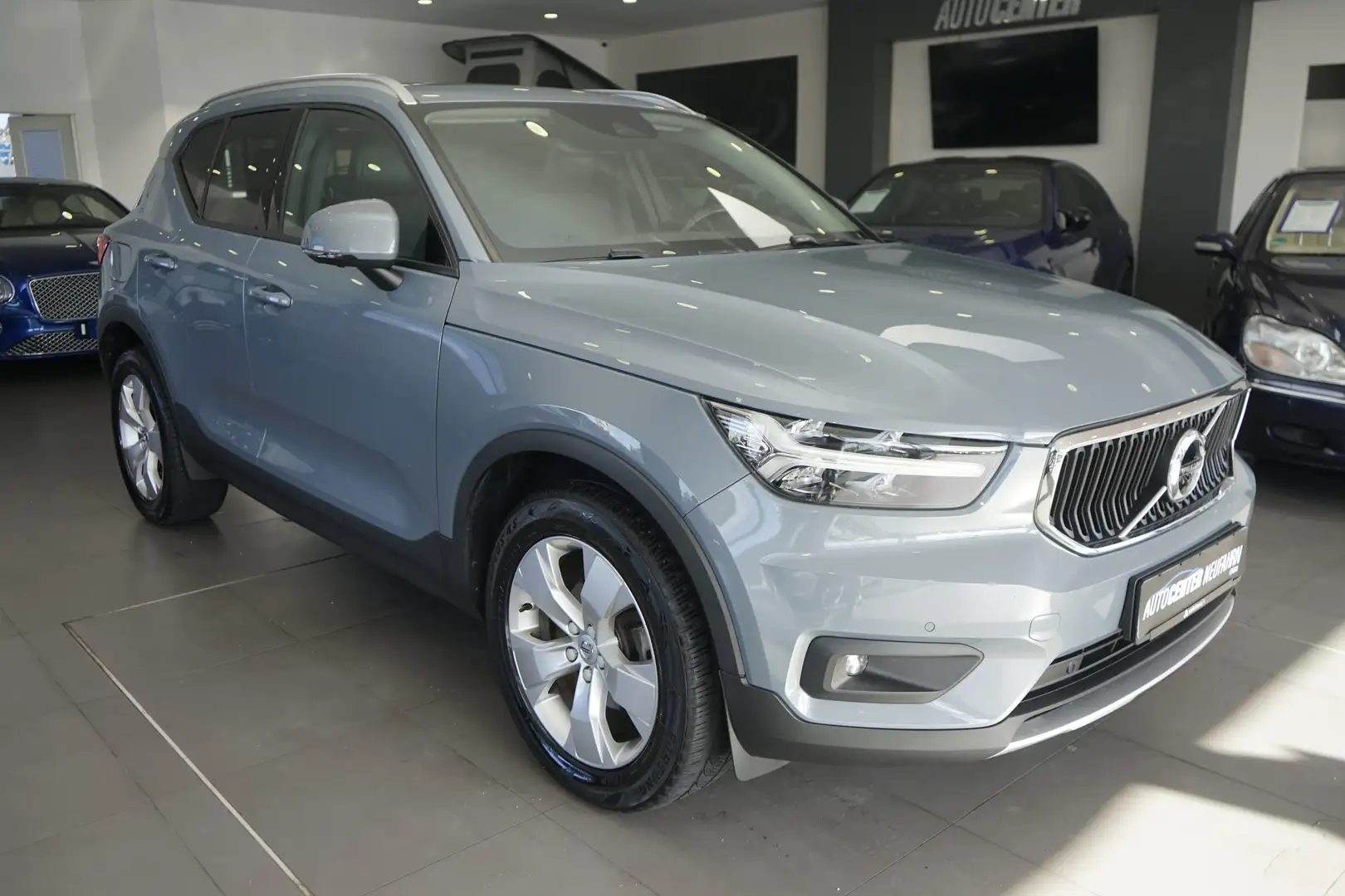 Volvo XC40 Momentum Pro 2WD+NAVI+PANO+TOT WINKEL+KAMERA Grau - 1