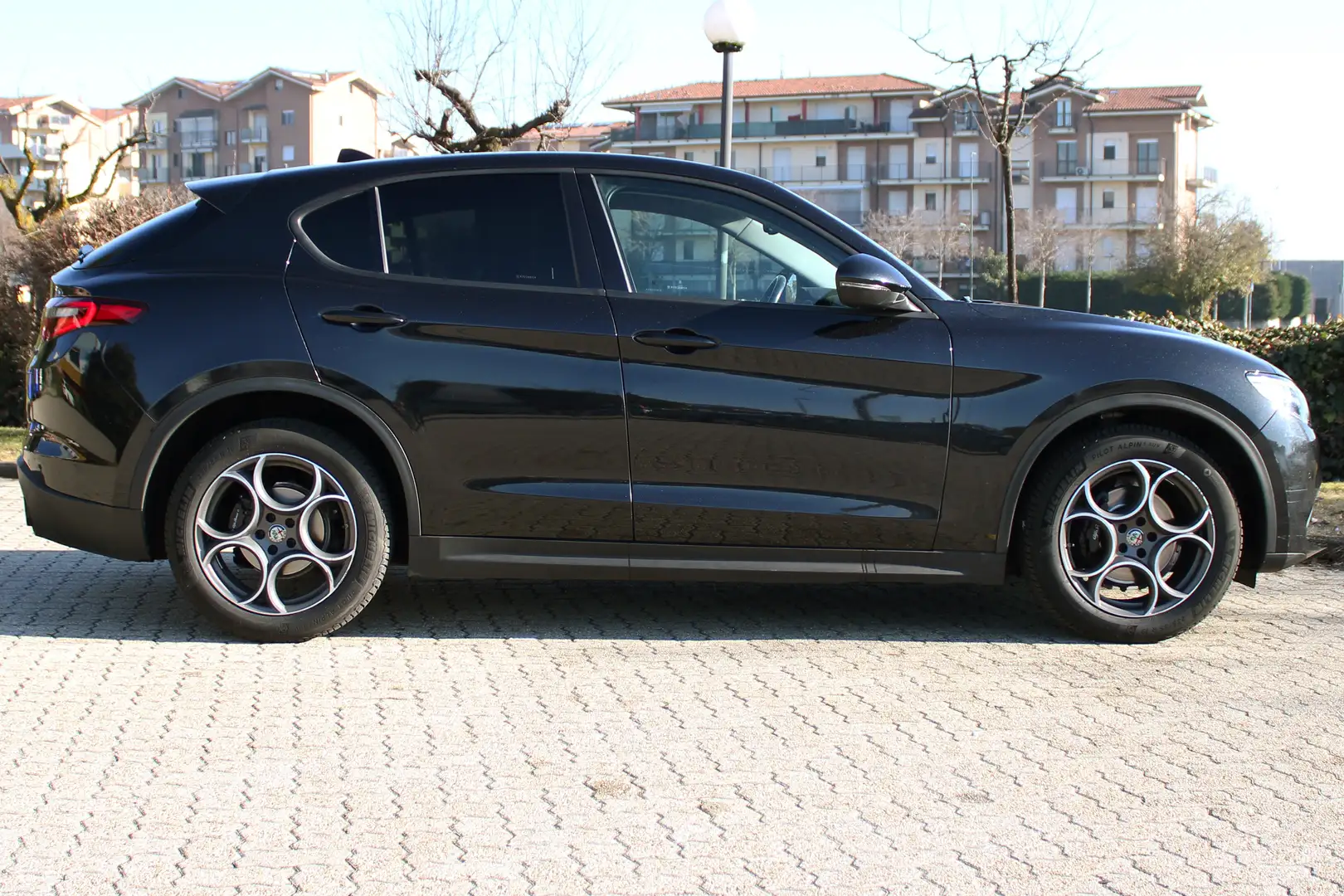 Alfa Romeo Stelvio 2.2 JTDM 190 CV AT8 Q4 Sprint Schwarz - 2