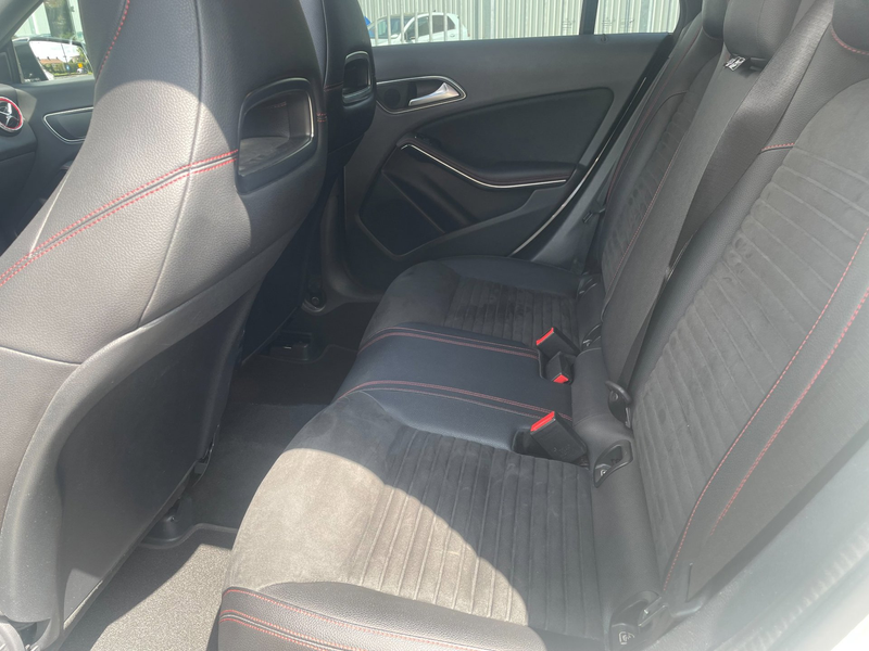 Mercedes-Benz CLA 180 Shooting Brake Prestige AMG | Navigatie-Panorama d — photo 8