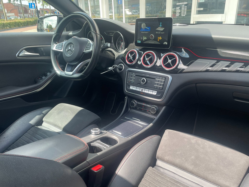 Mercedes-Benz CLA 180 Shooting Brake Prestige AMG | Navigatie-Panorama d — photo 6
