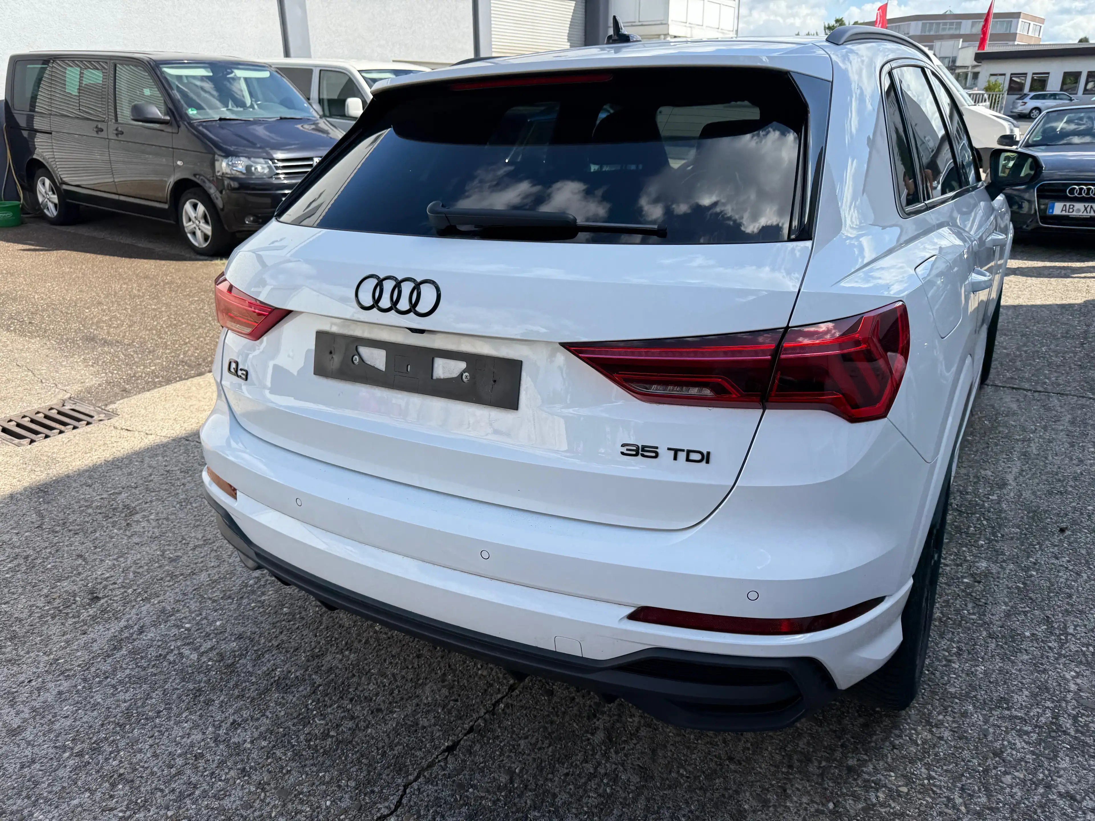 Audi Q3 35 TDI S line — photo 6
