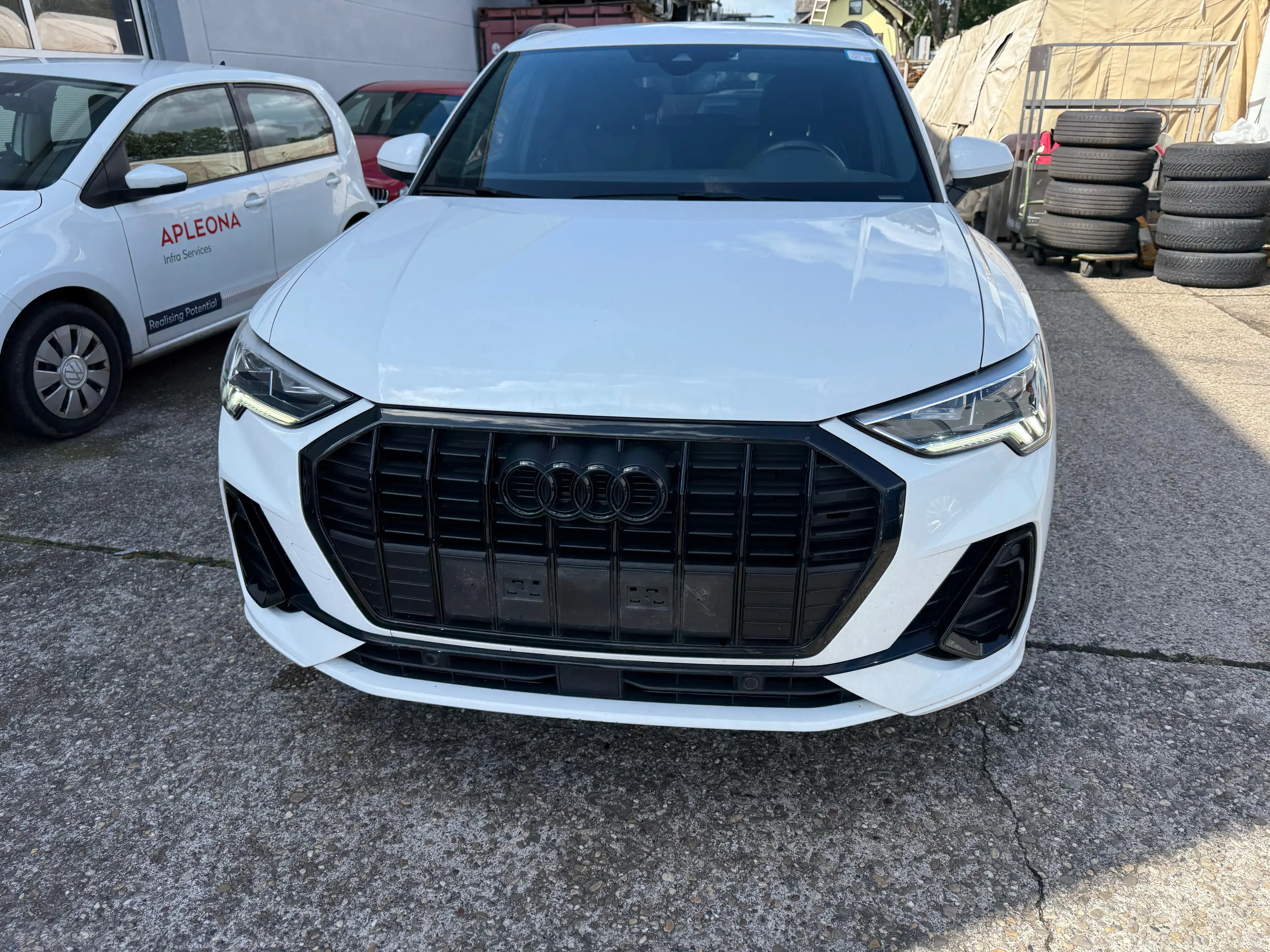 Audi Q3 35 TDI S line — photo 2