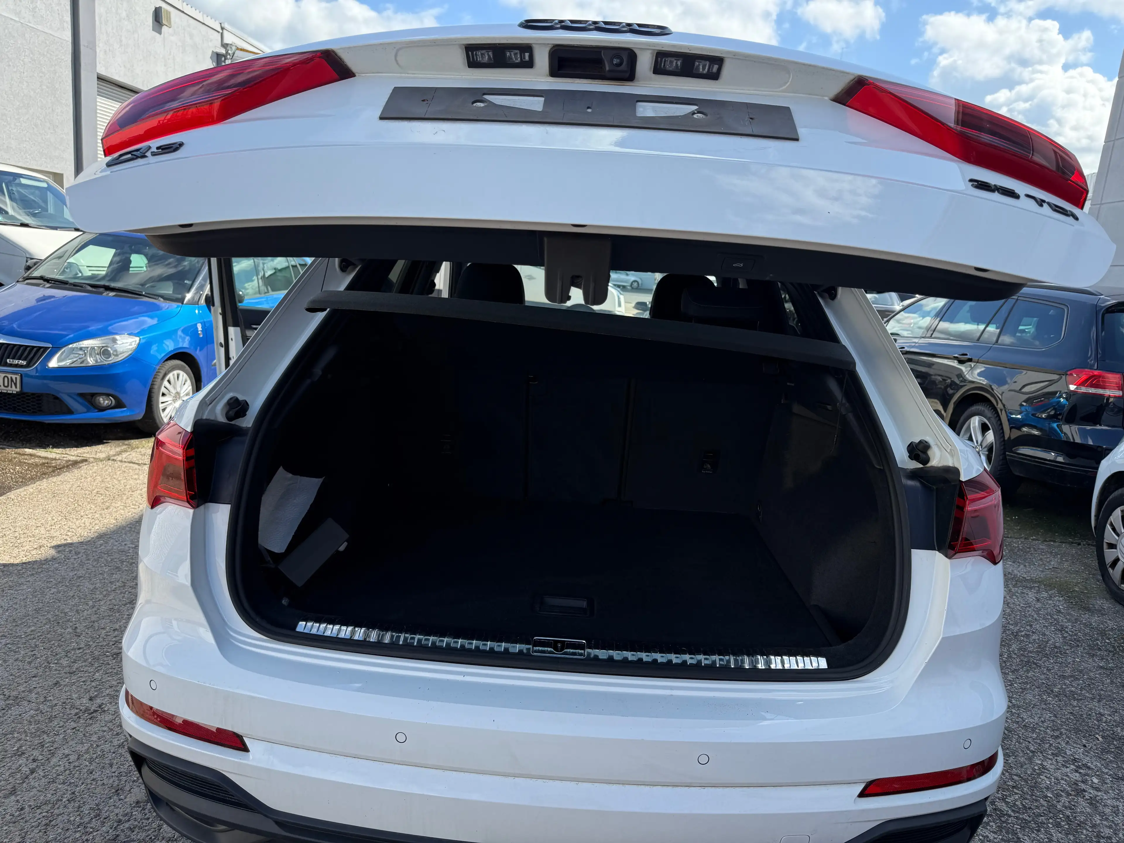 Audi Q3 35 TDI S line — photo 10