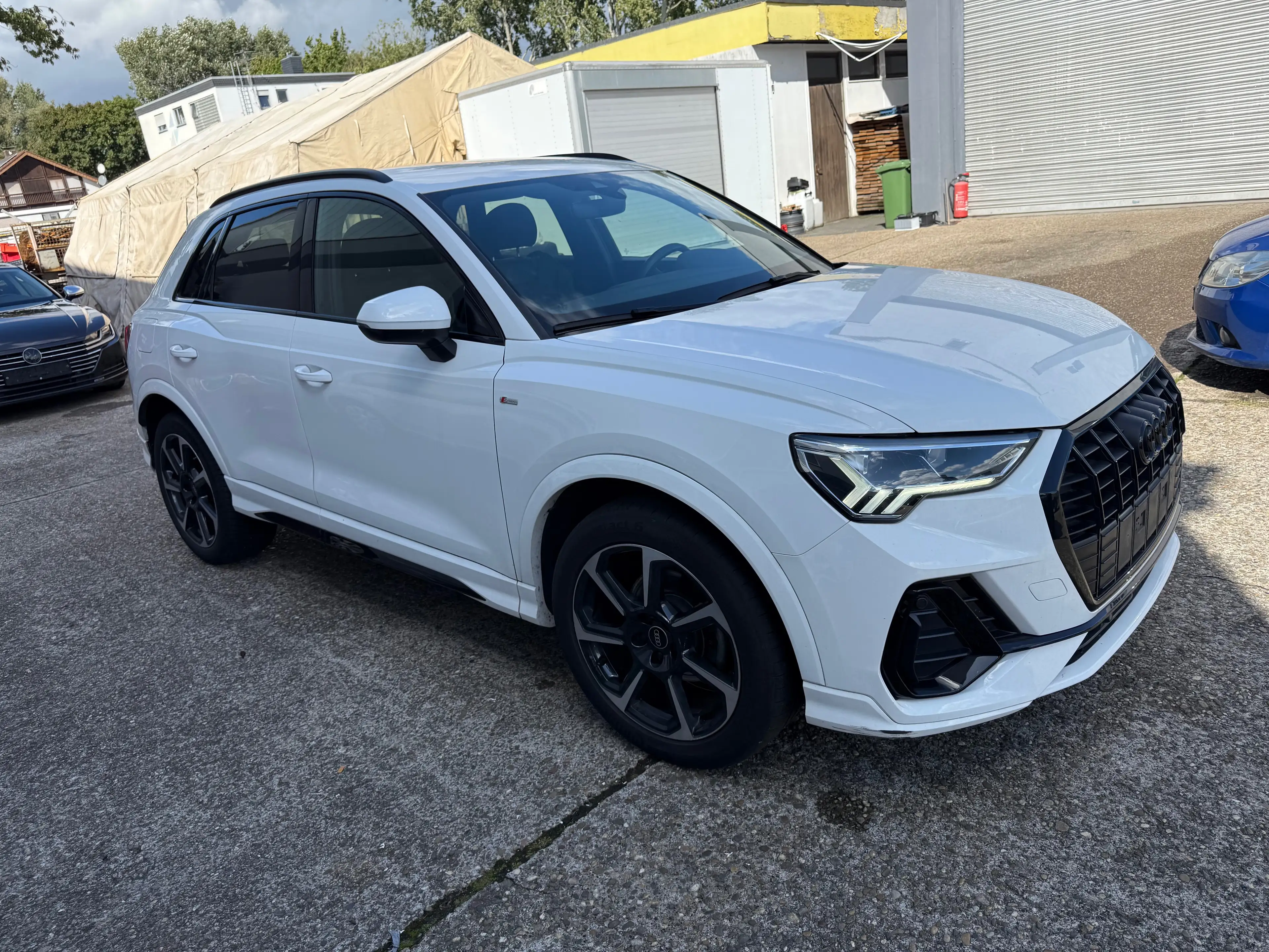 Audi Q3 35 TDI S line — photo 4