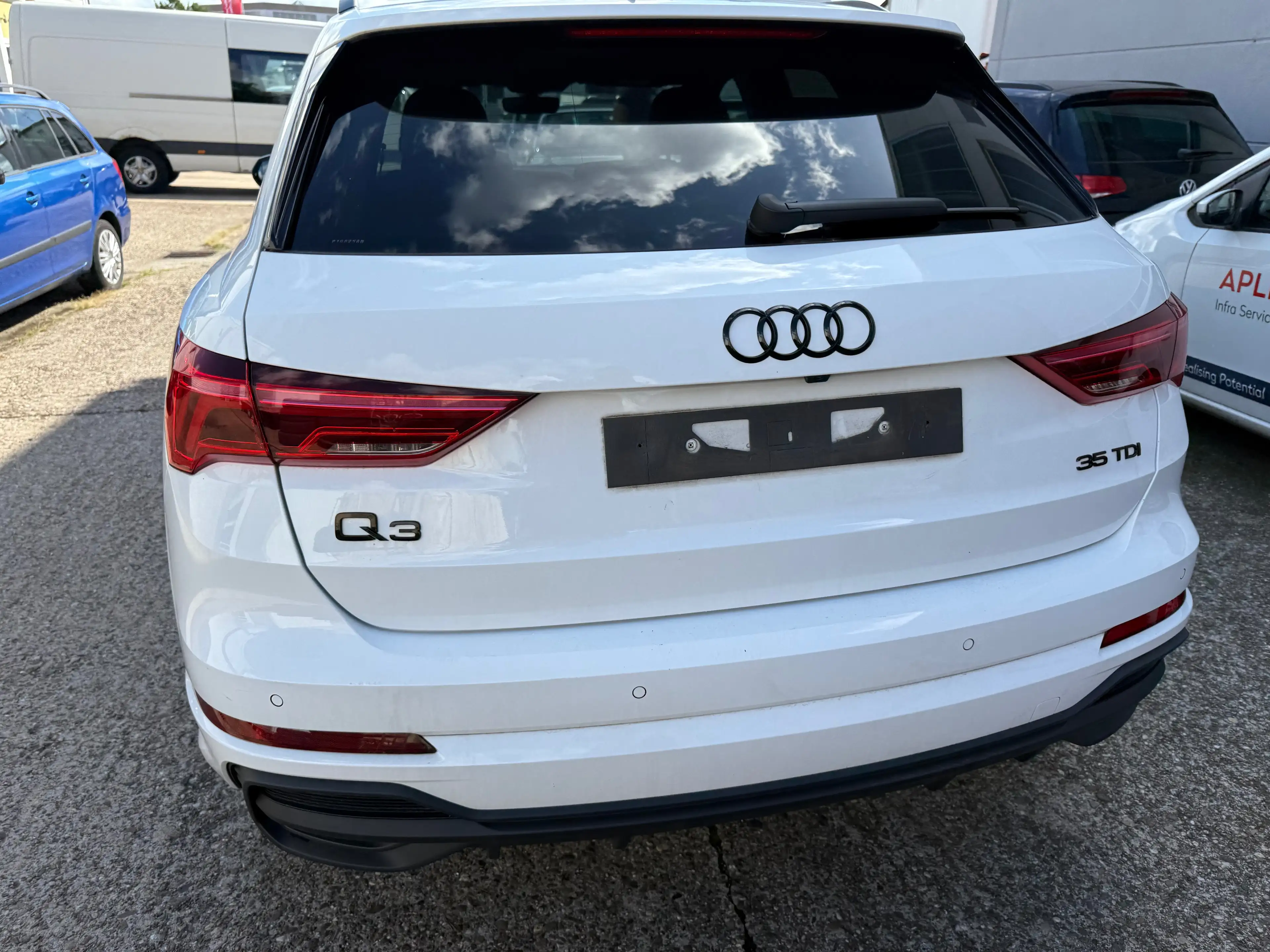 Audi Q3 35 TDI S line — photo 9