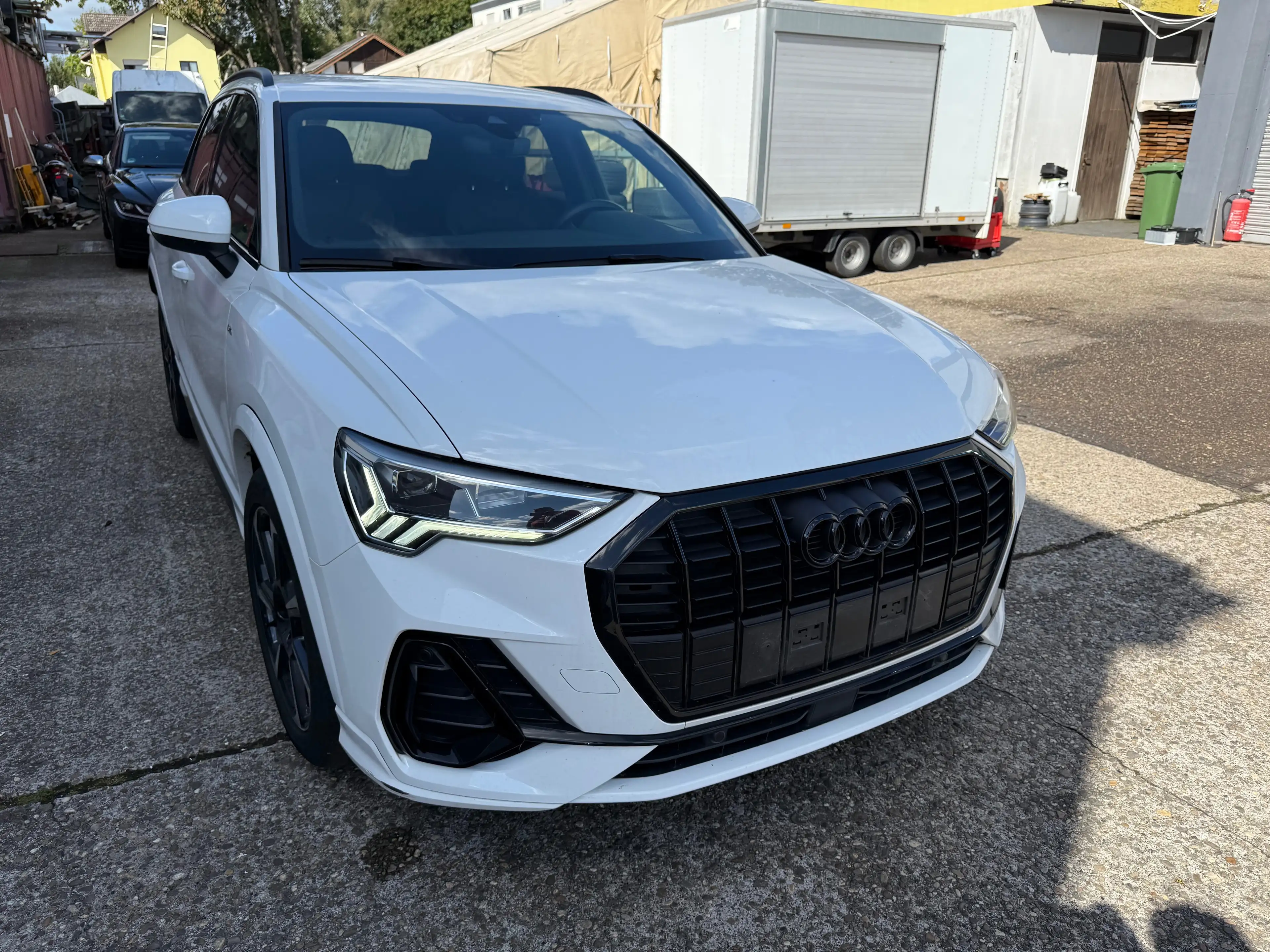 Audi Q3 35 TDI S line — photo 5