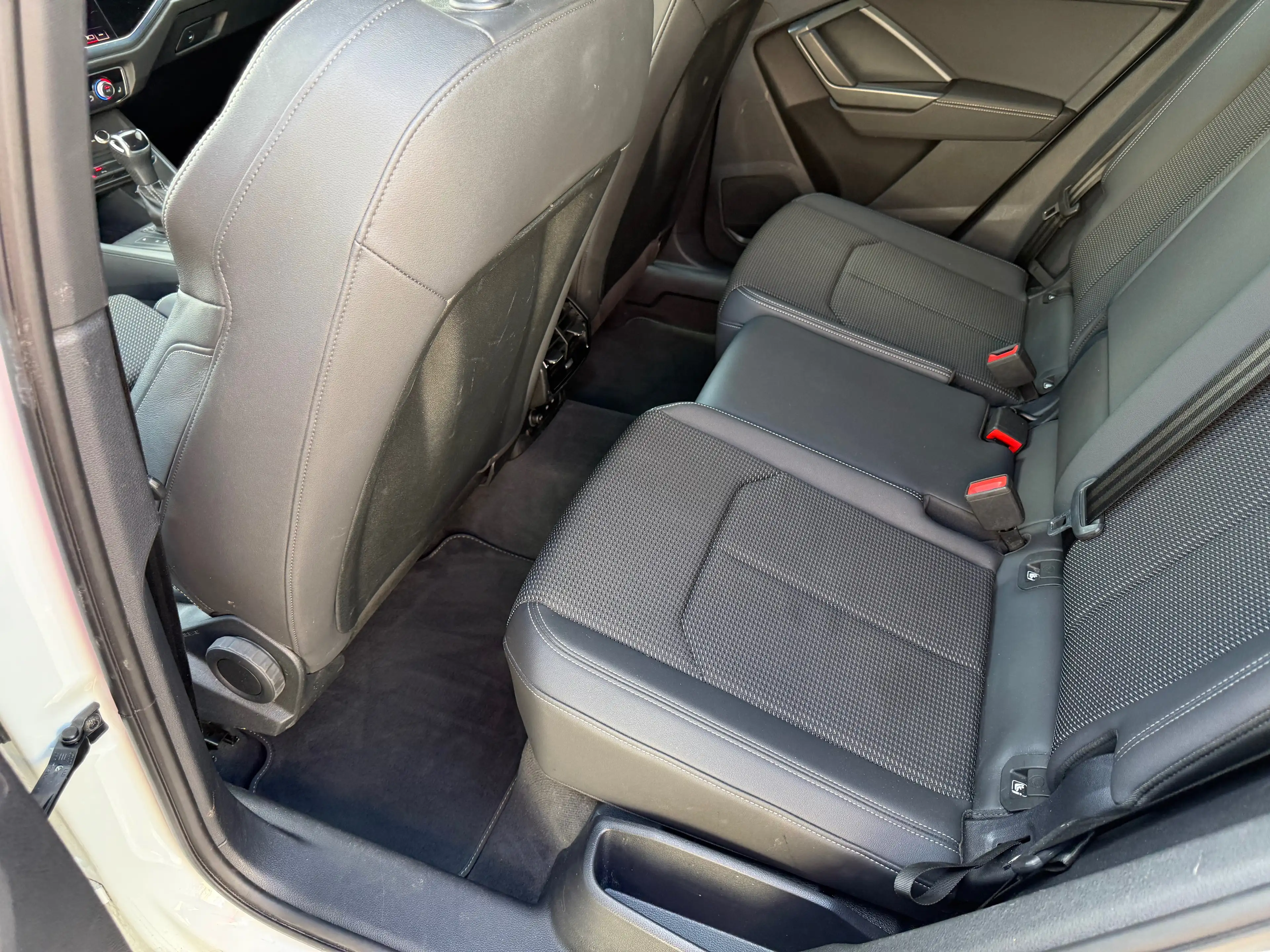 Audi Q3 35 TDI S line — photo 11