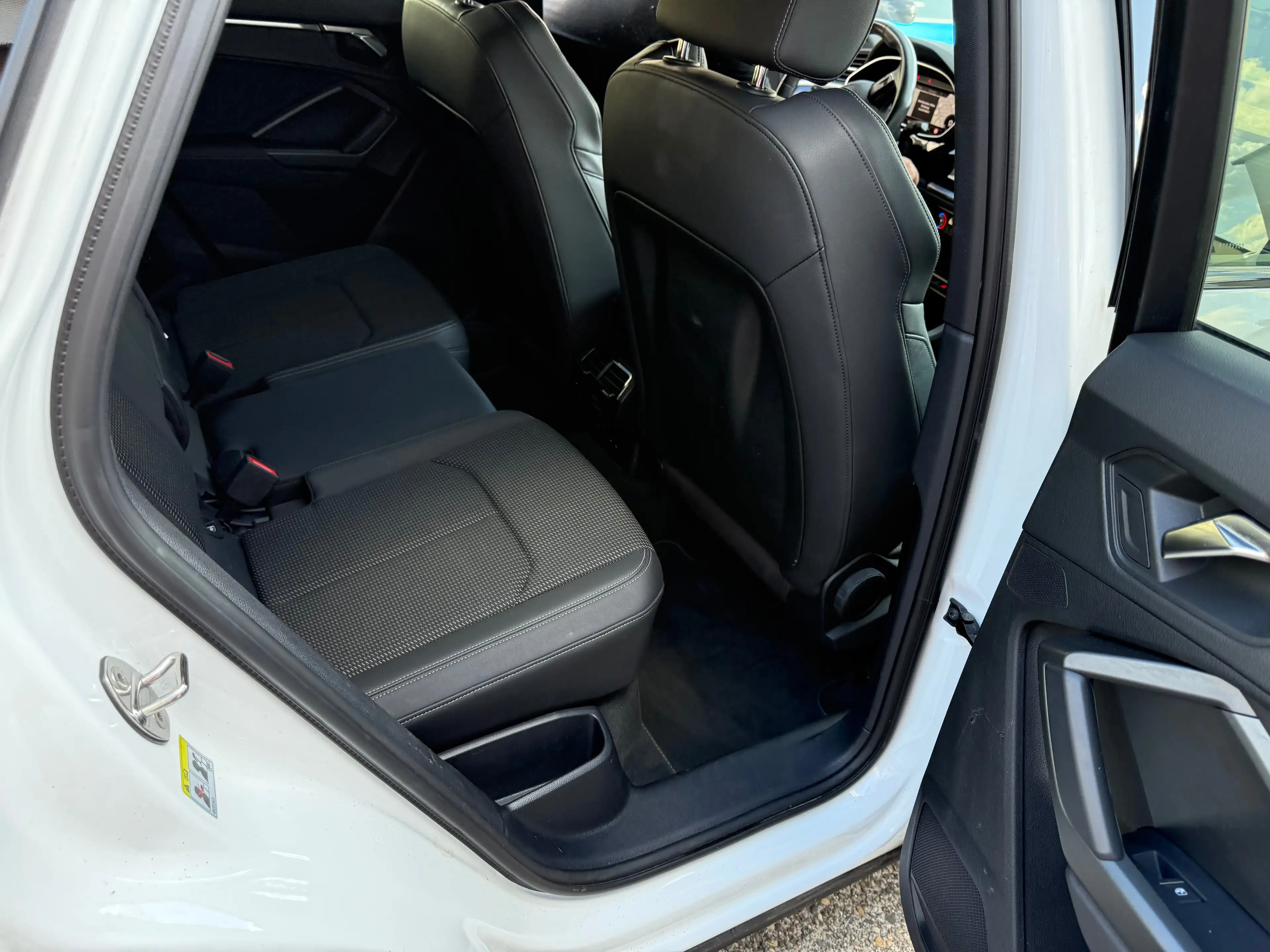 Audi Q3 35 TDI S line — photo 13